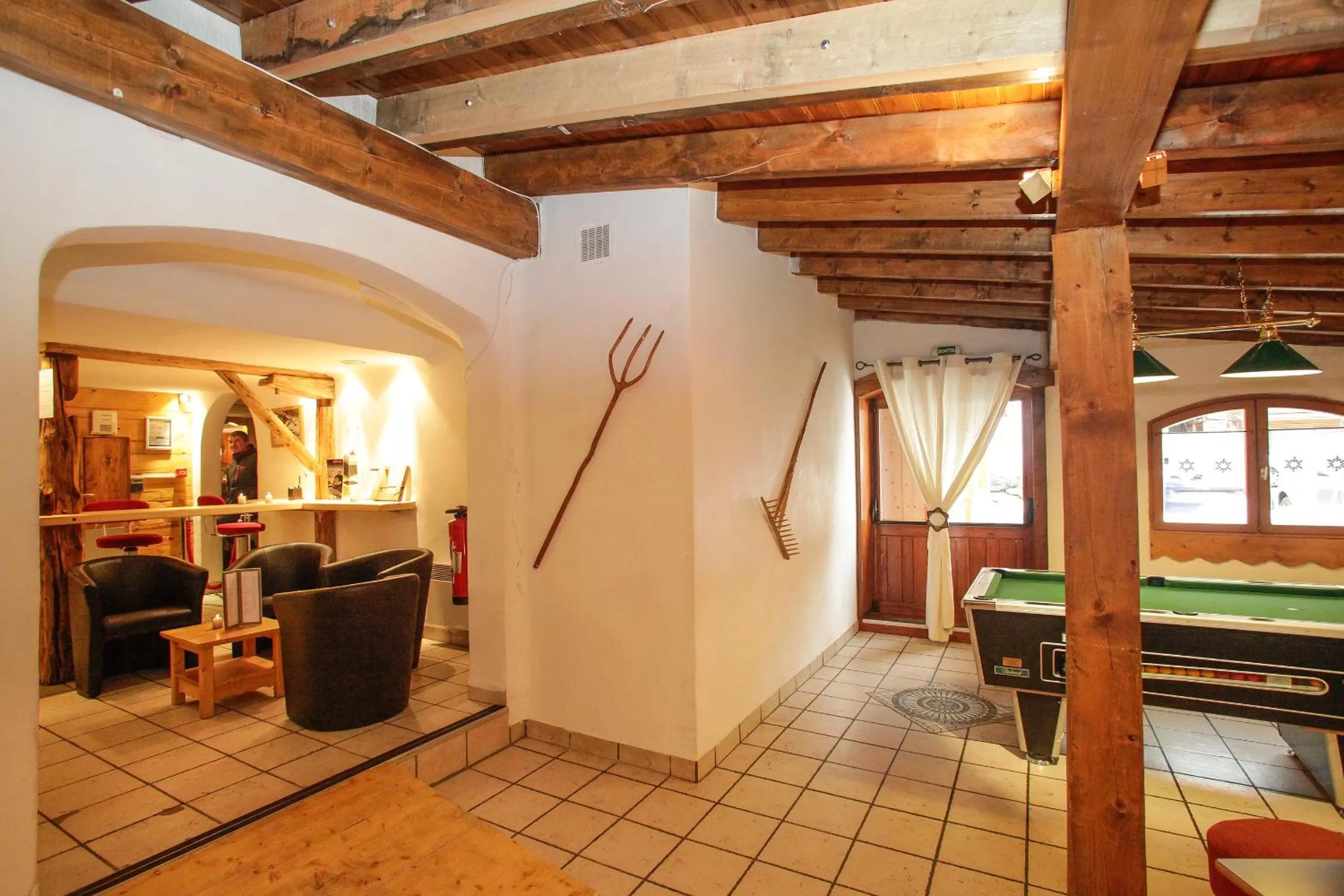 Lounge or bar, Lobby/Reception in Odalys Chalet Alpina