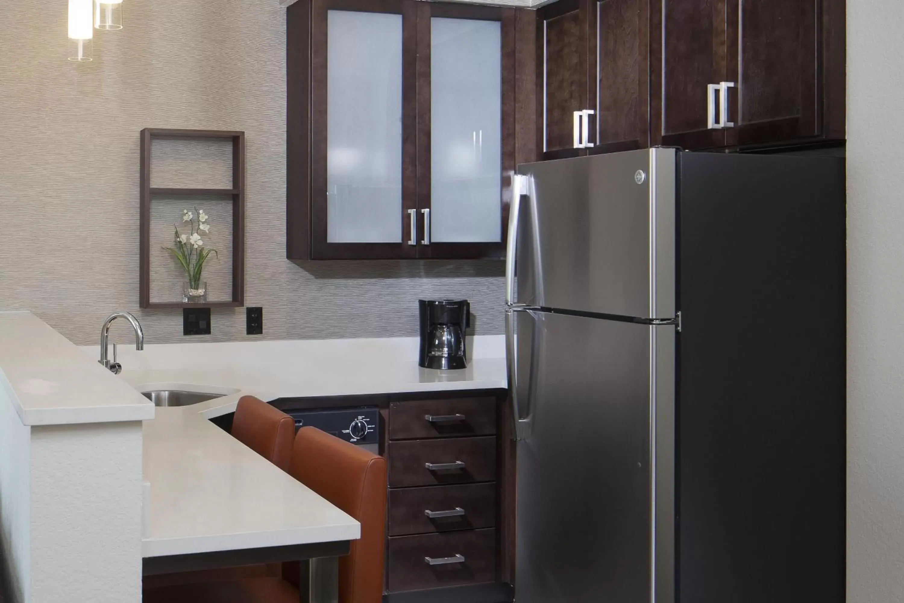 Bedroom, Kitchen/Kitchenette in Residence Inn by Marriott West Palm Beach Downtown