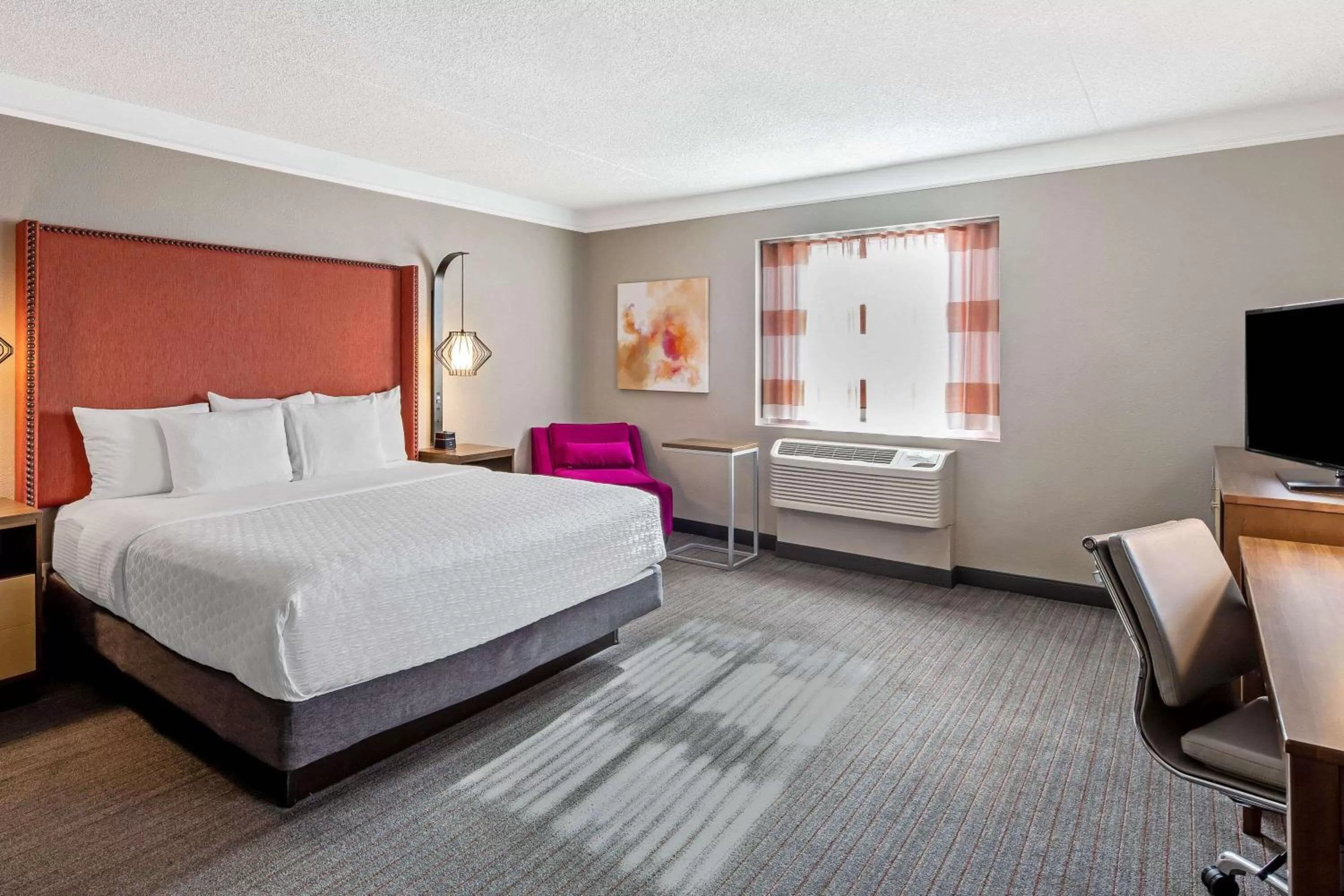 Photo of the whole room, Bed in La Quinta by Wyndham San Francisco Airport North - Free Airport Shuttle