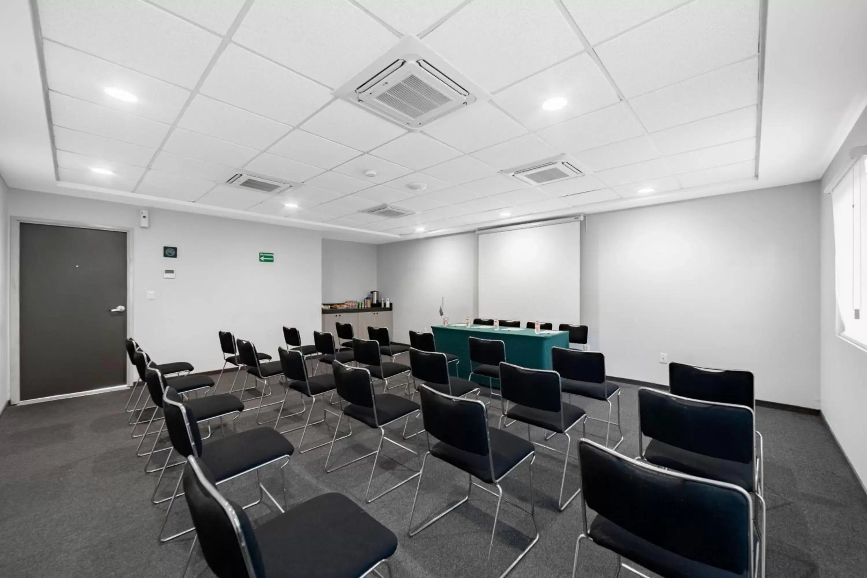 Meeting/conference room in City Express Junior by Marriott Ciudad del Carmen Aeropuerto