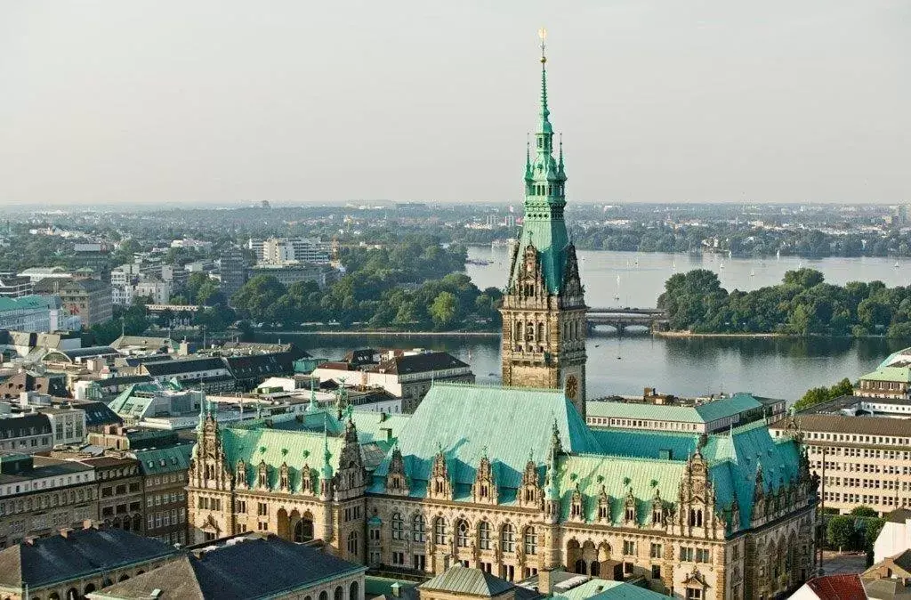 Property building, Bird's-eye View in ibis Hotel Hamburg Alster Centrum