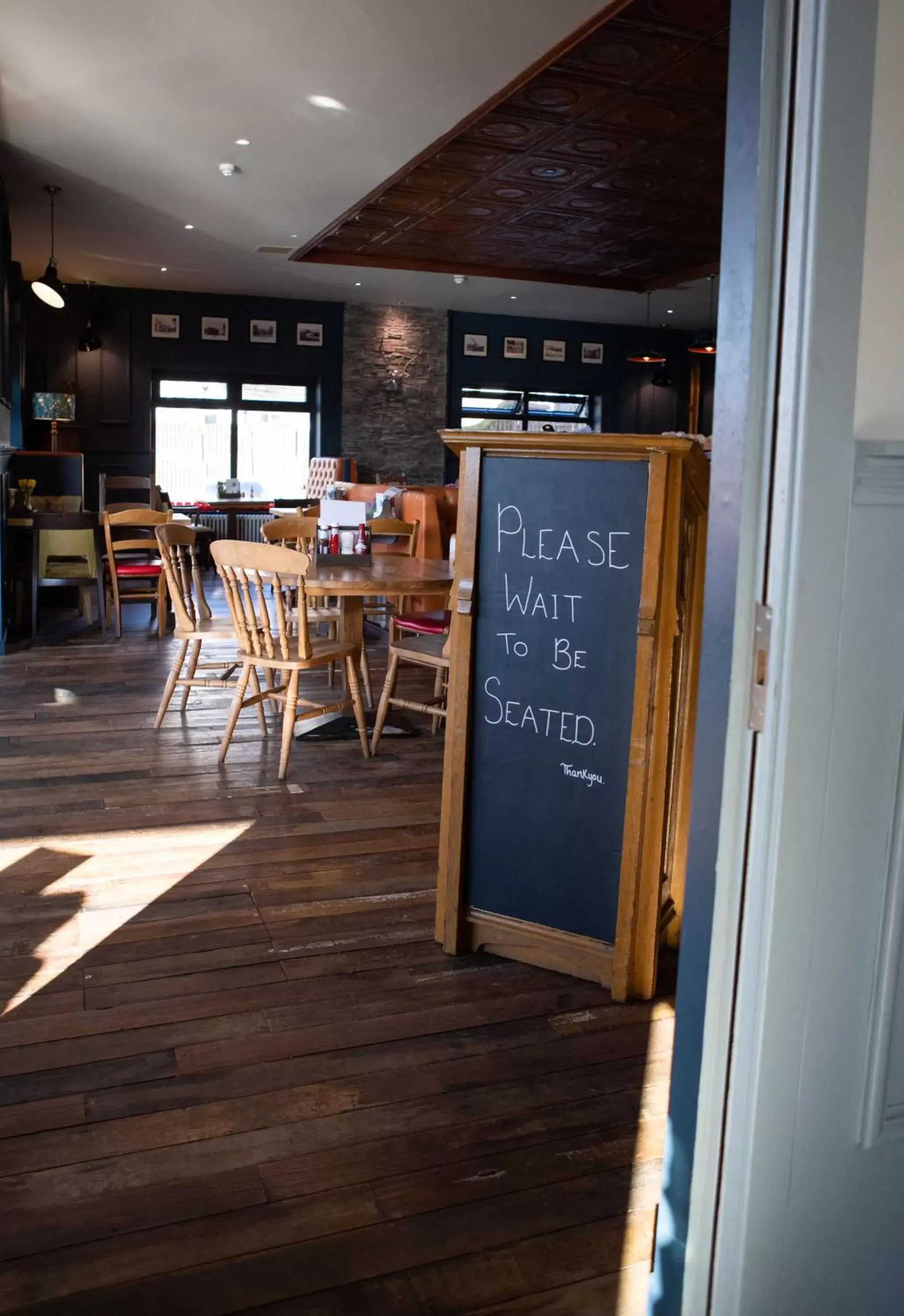 Restaurant/Places to Eat in Loch Lomond Hotel