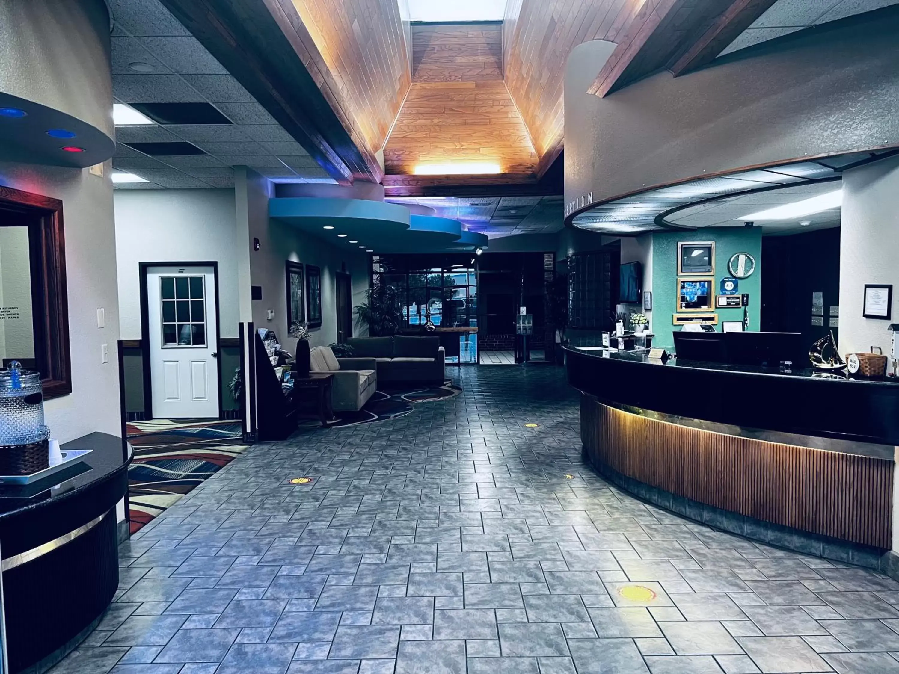 Lounge or bar in Apple Tree Inn Lounge or bar in Apple Tree Inn