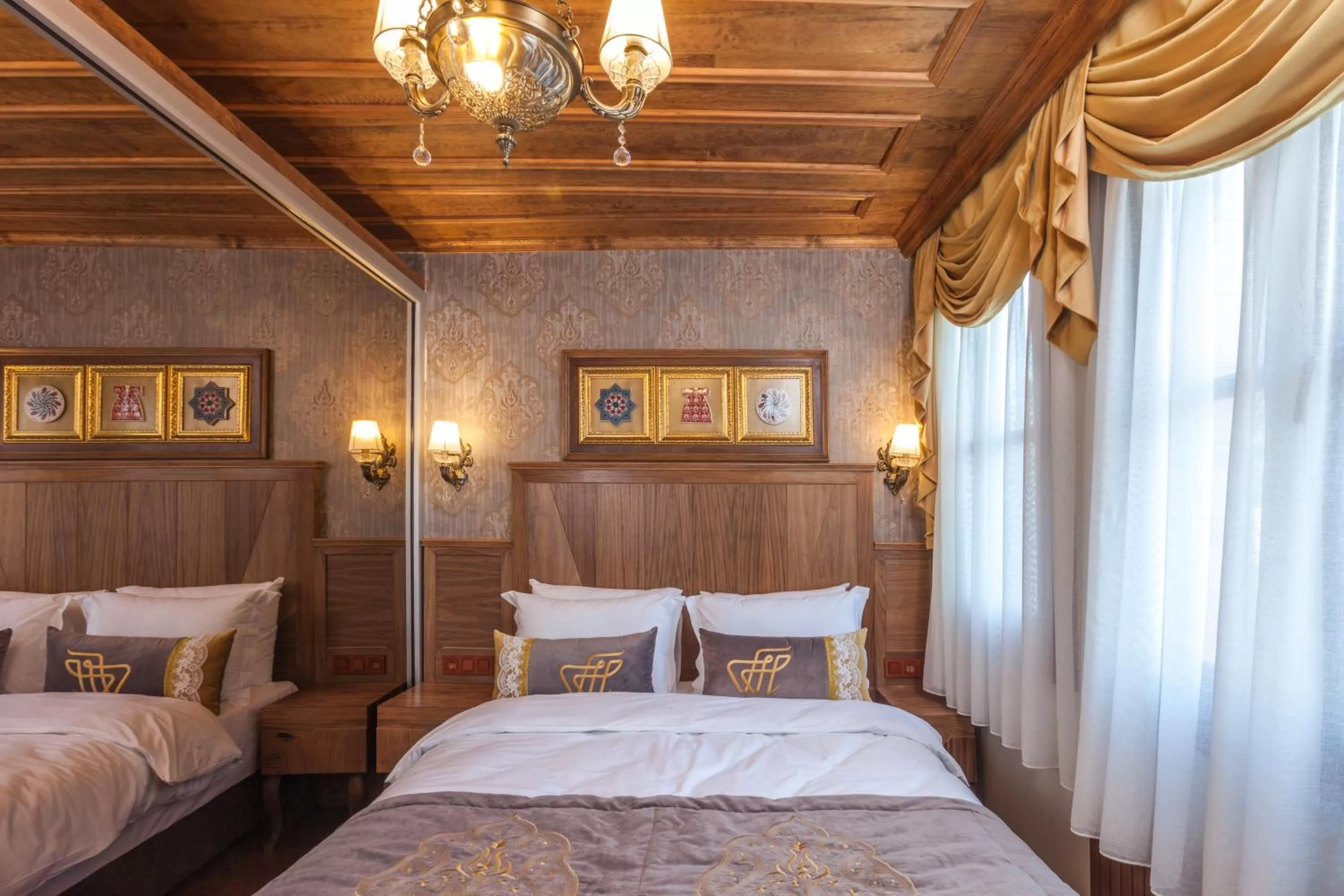 Shower, Bed in Ferman Konak Hotel-Special Category