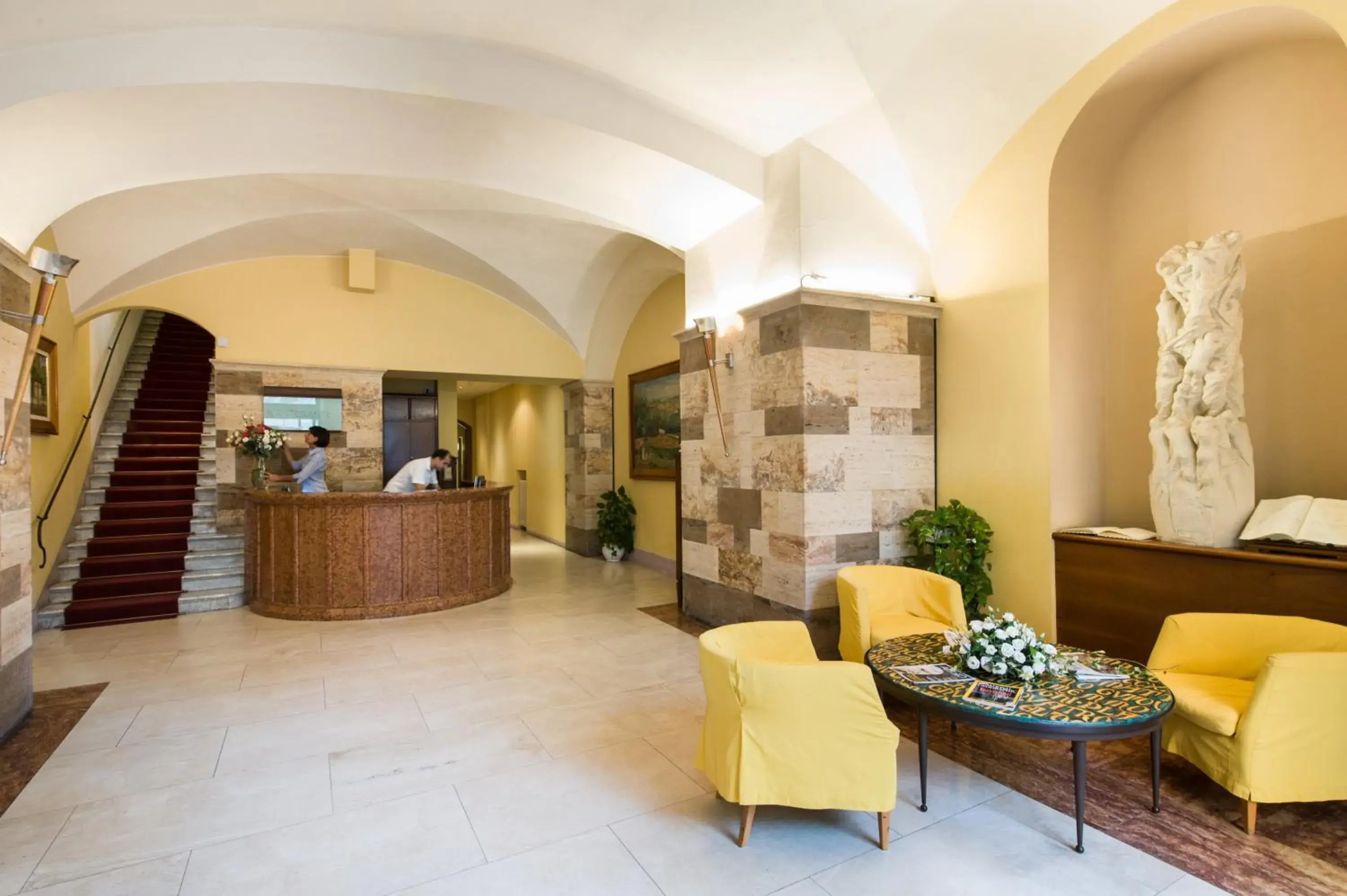 Lobby or reception in Hotel La Cisterna