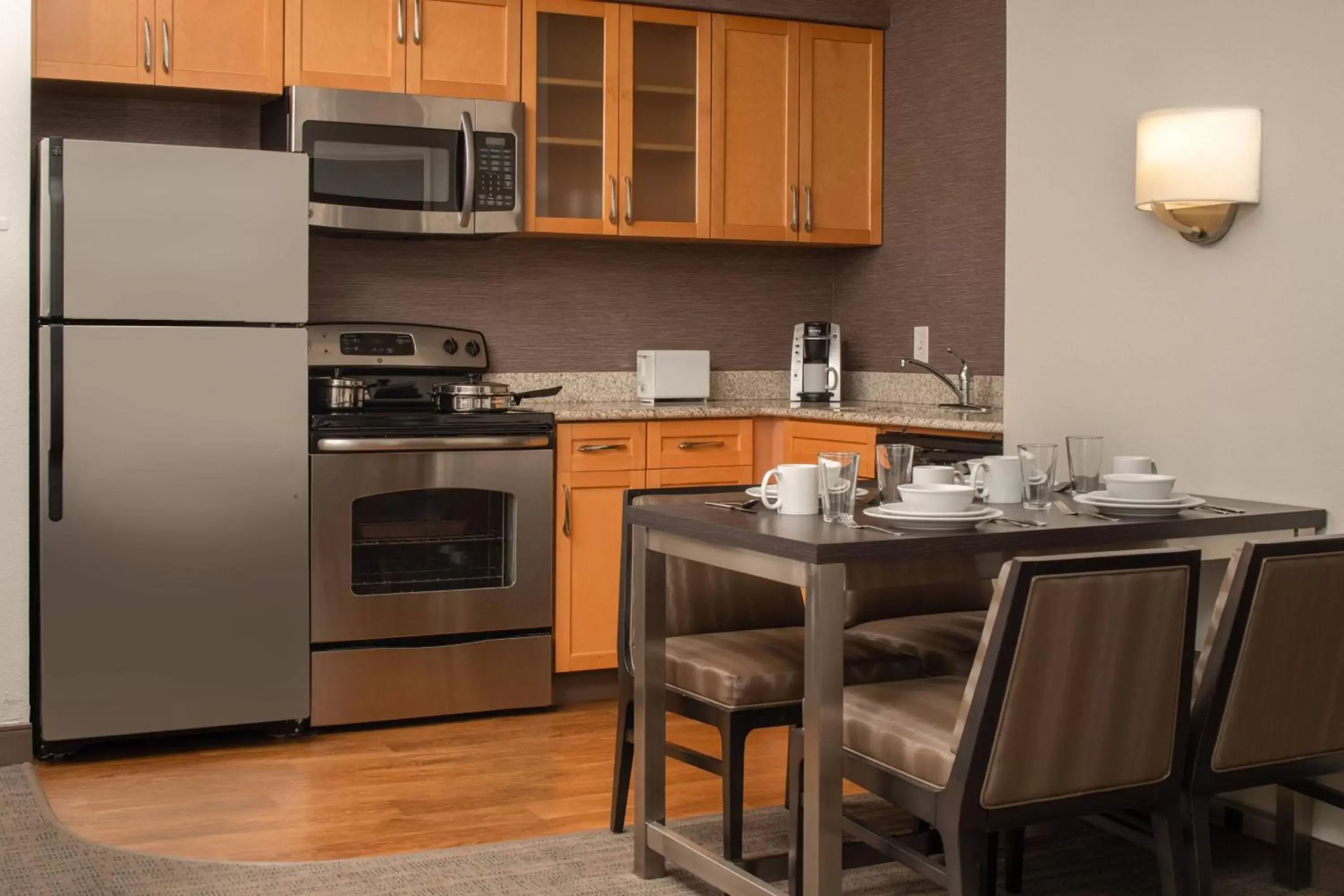 Bedroom, Kitchen/Kitchenette in Residence Inn Seattle East/Redmond