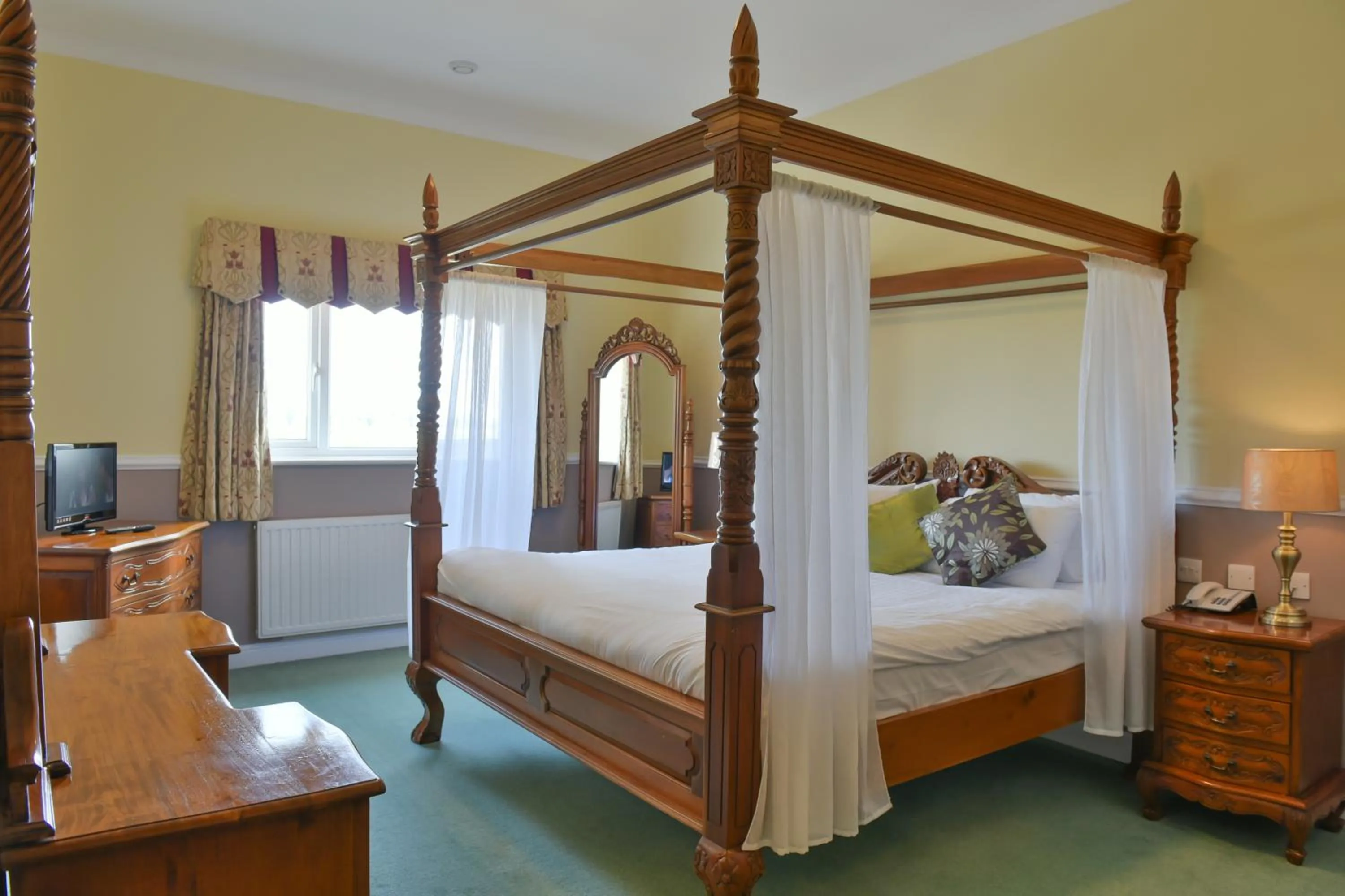 Day, Bed in Southview Park Hotel