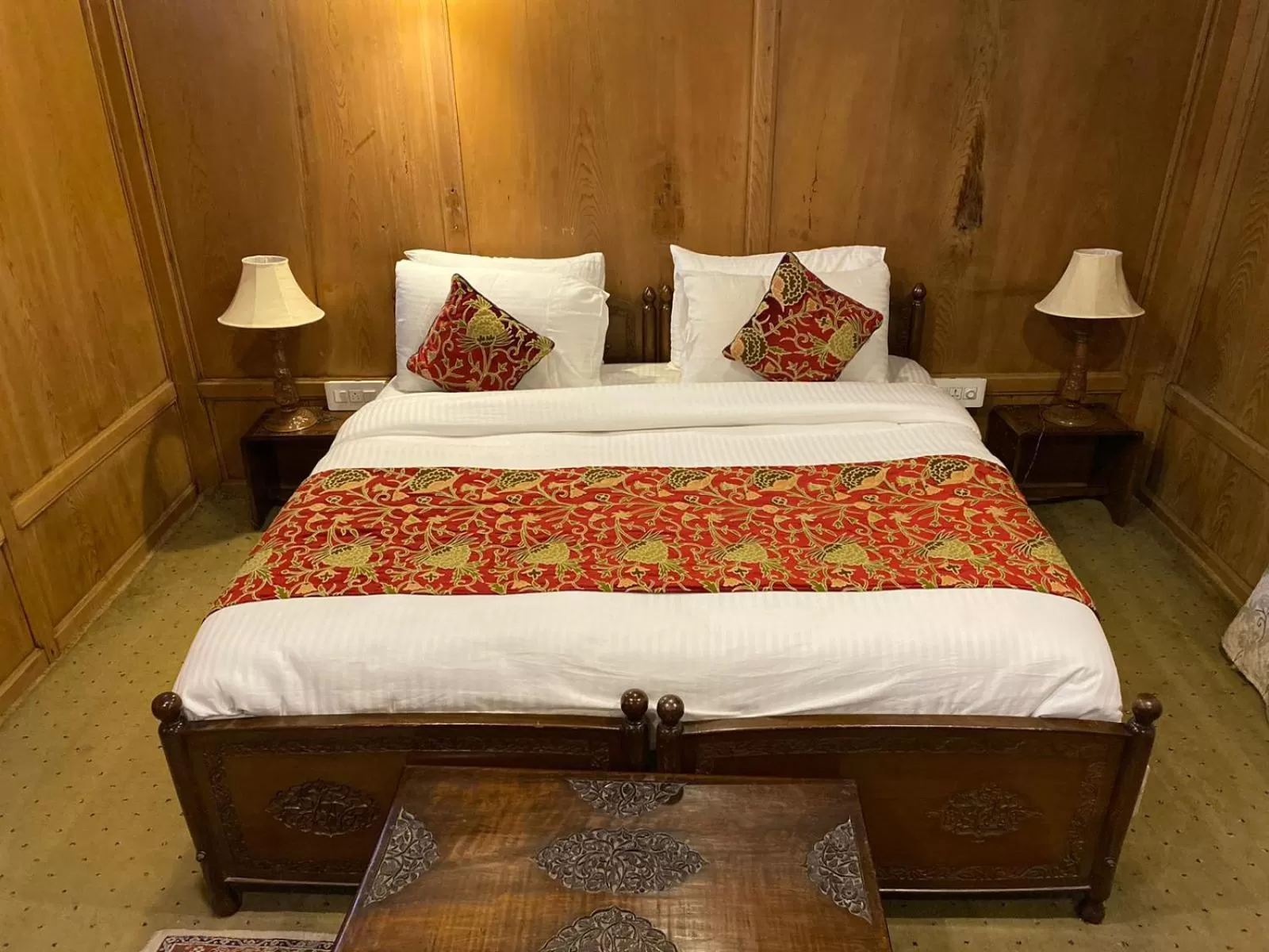 Bed in Nazneen Group Of Houseboats