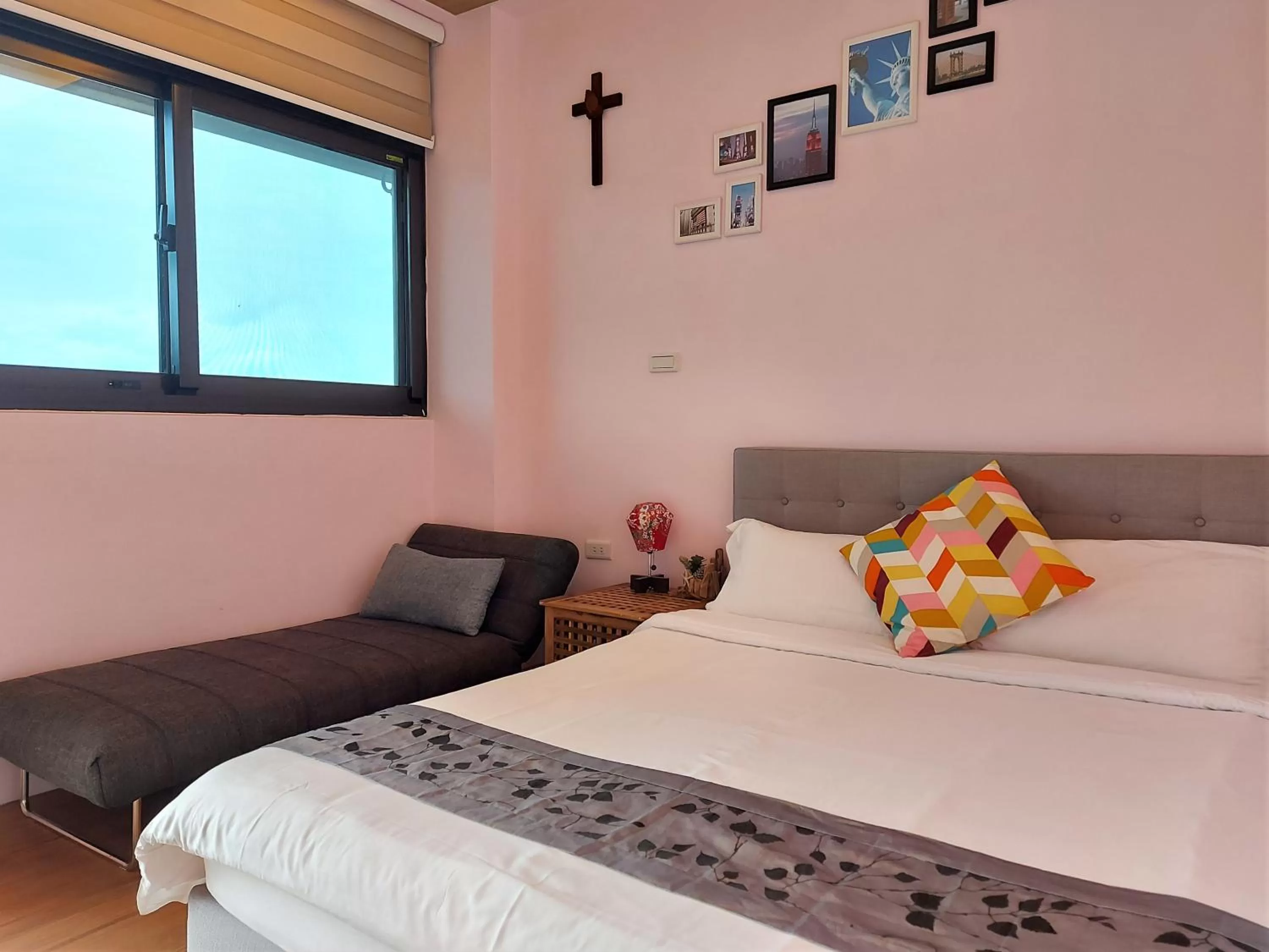 Photo of the whole room, Bed in Dosun B&B