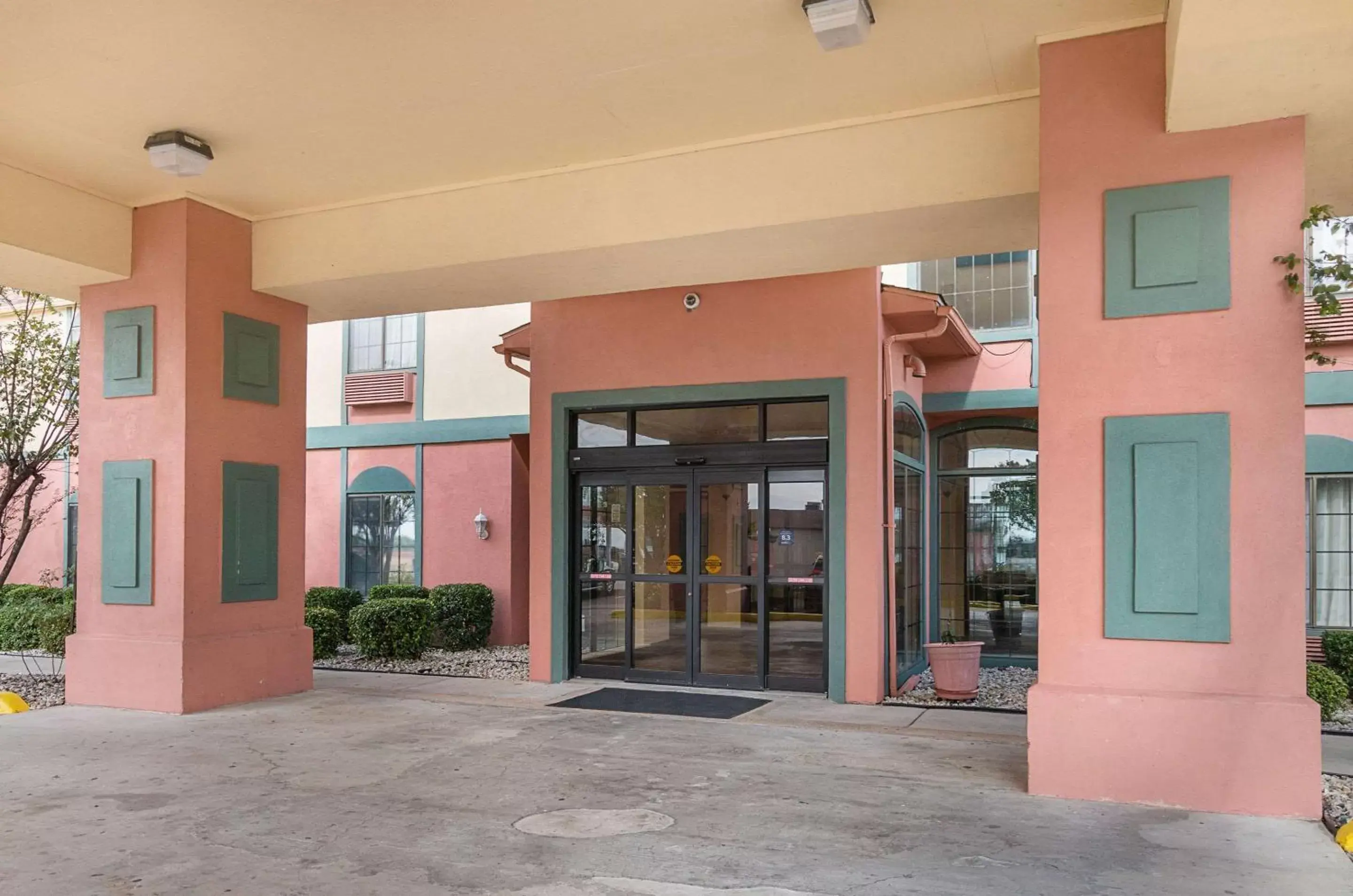 Property building in Quality Suites Property building in Quality Suites