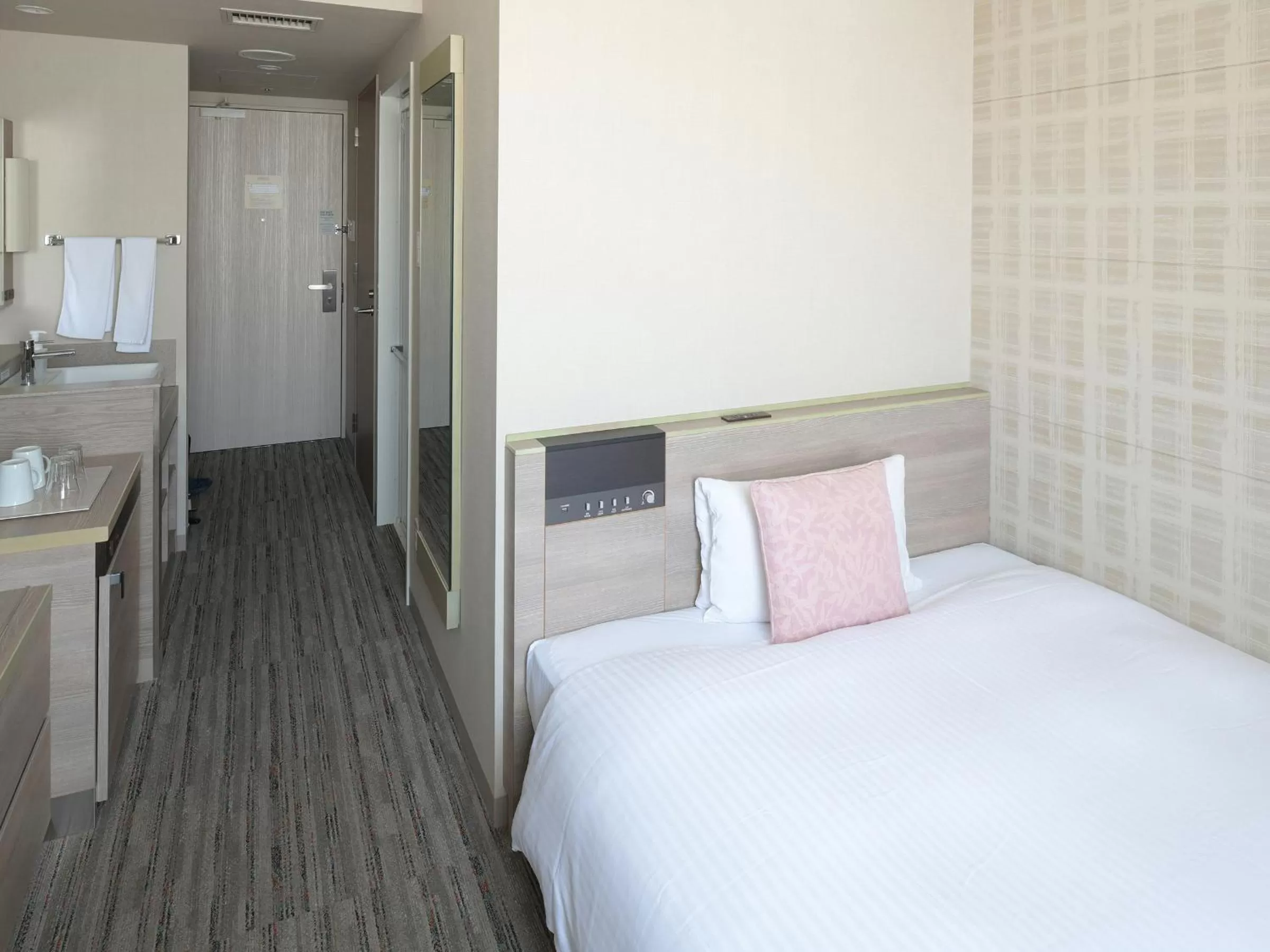 Bed in Vessel Inn Shigamoriyama Station