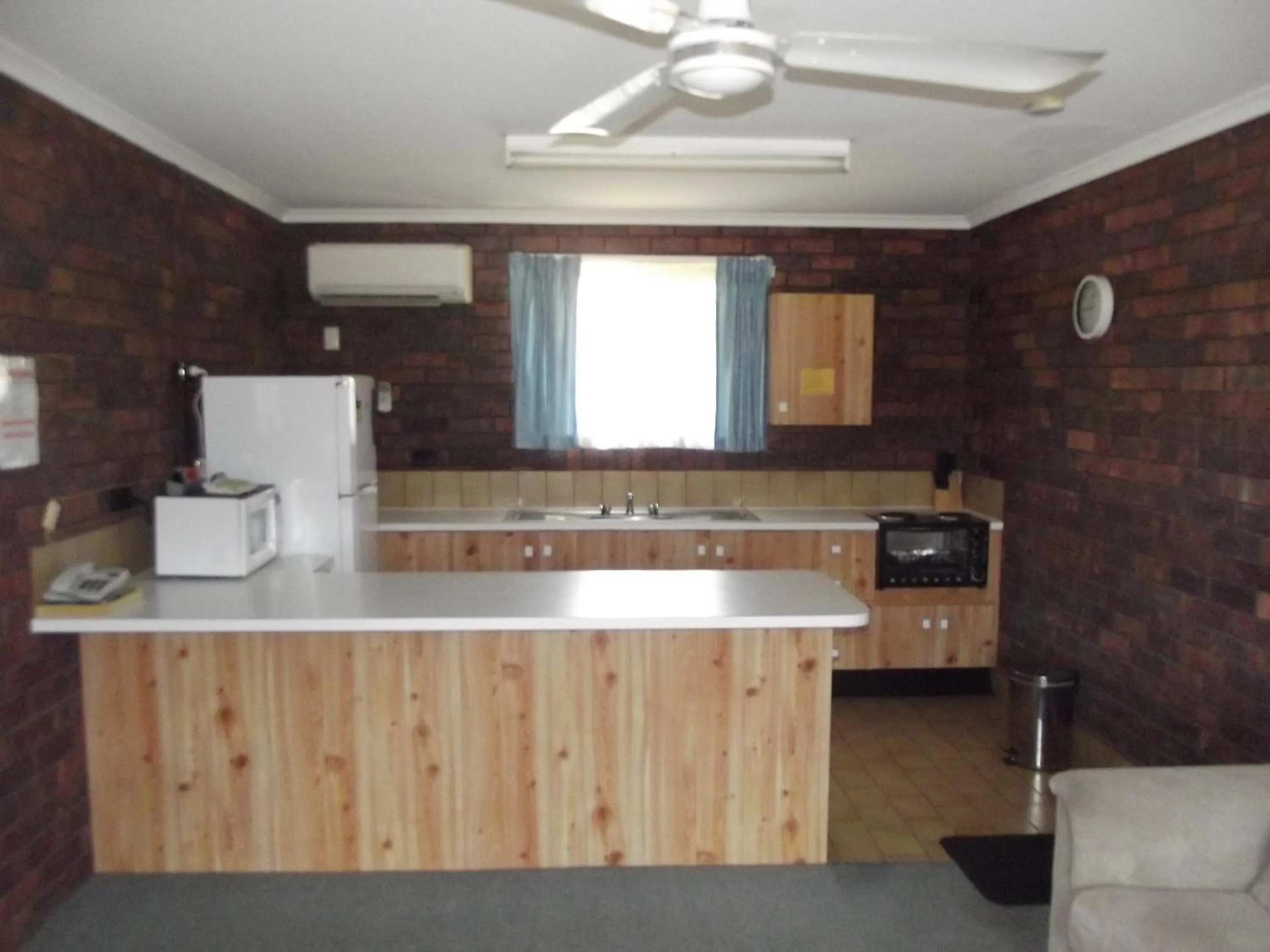 Kitchen or kitchenette in Bridge Street Motor Inn