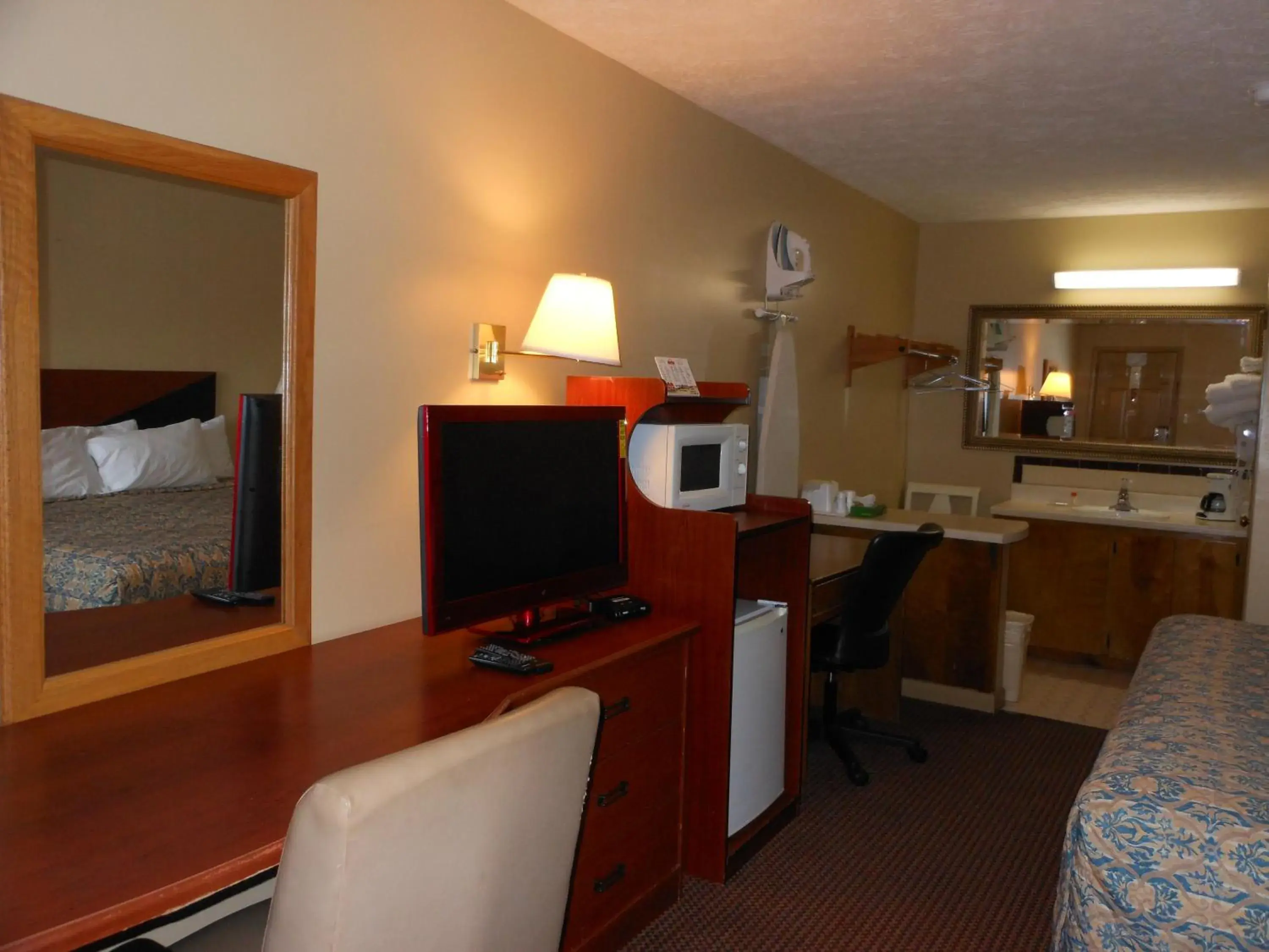 Library, TV/Entertainment Center in McClellan Inn