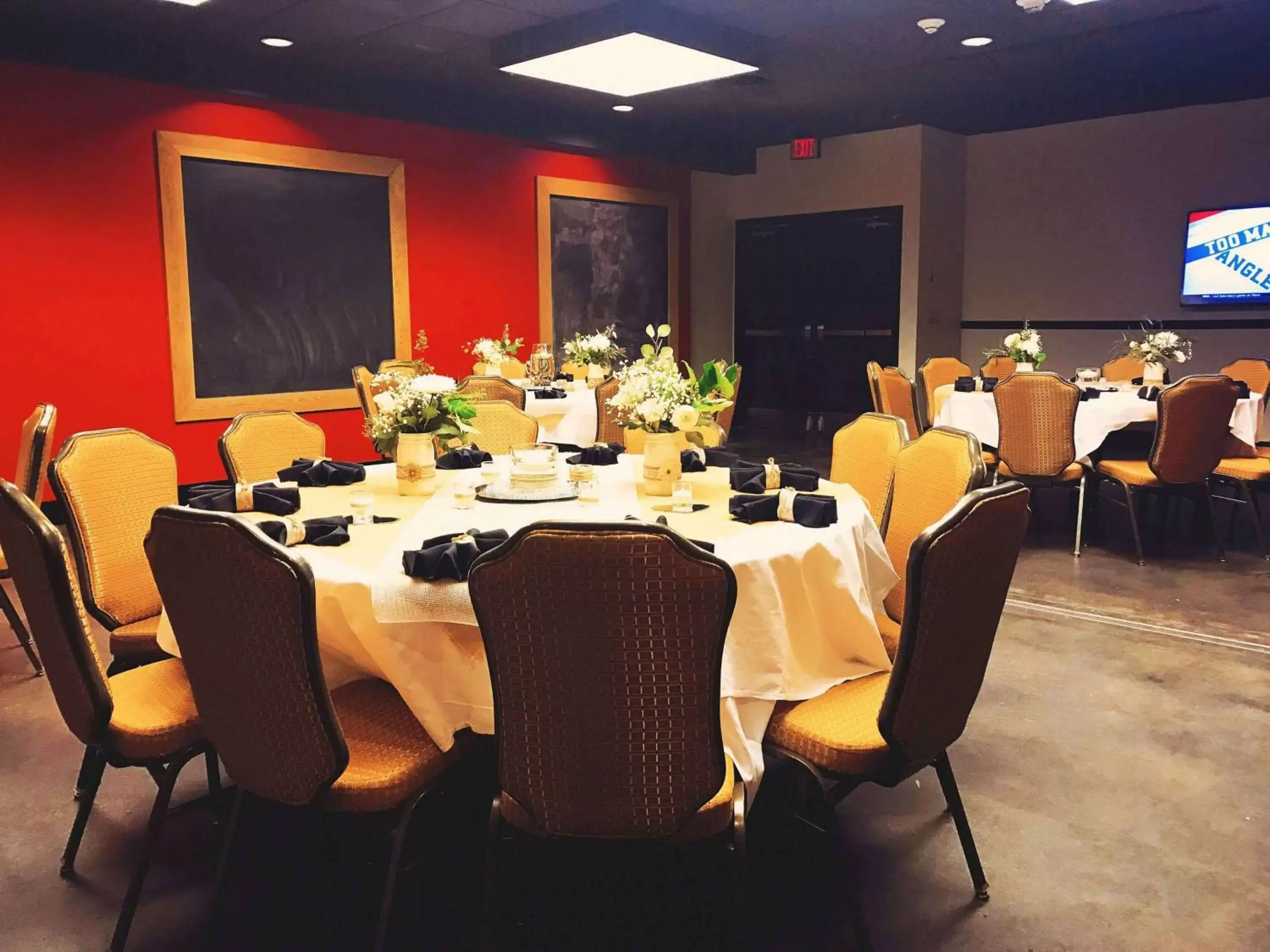 Dining area in DoubleTree by Hilton St Paul Downtown