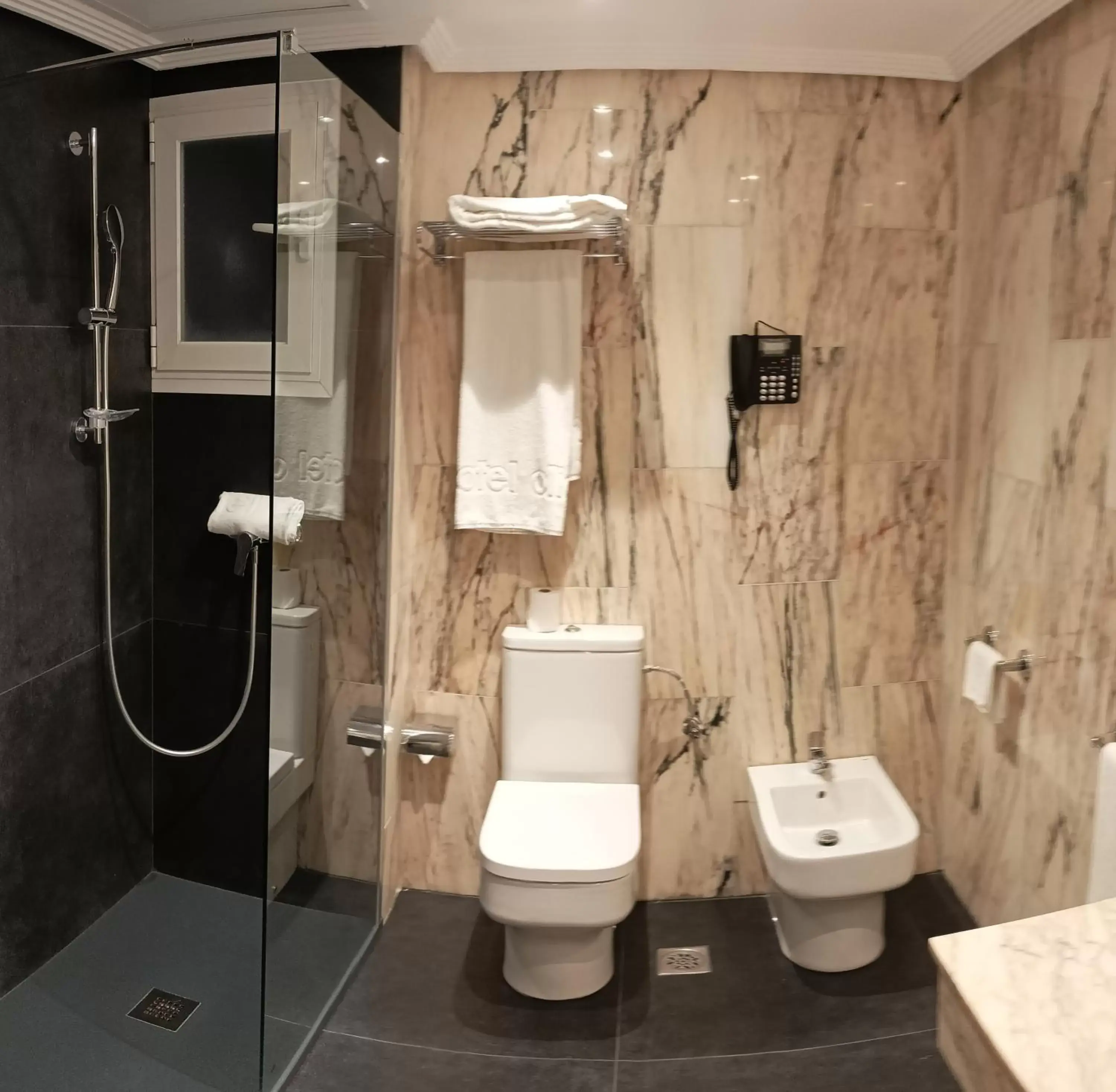 Property building, Bathroom in Hotel Olid