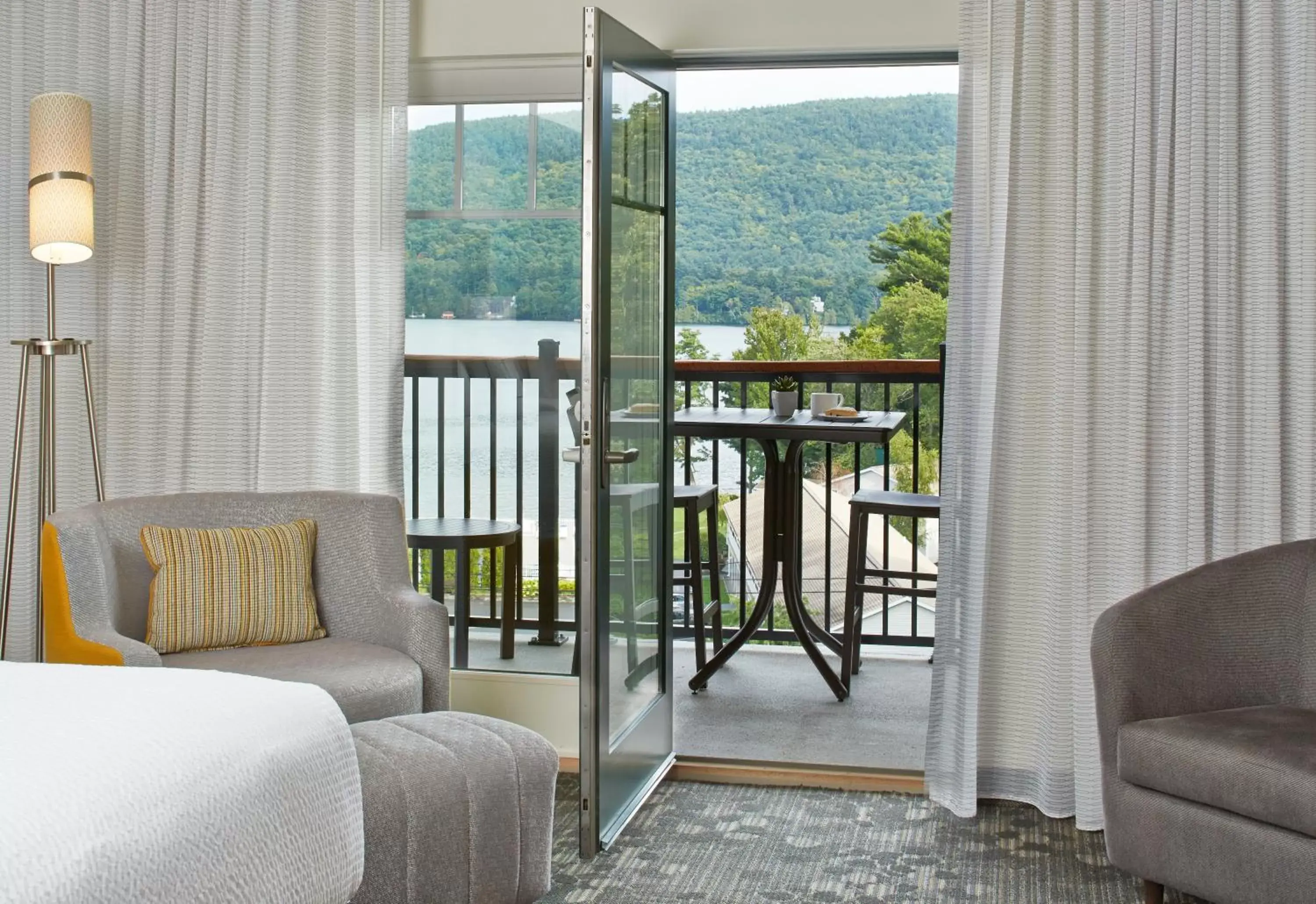 Bedroom, Seating Area in Courtyard by Marriott Lake George