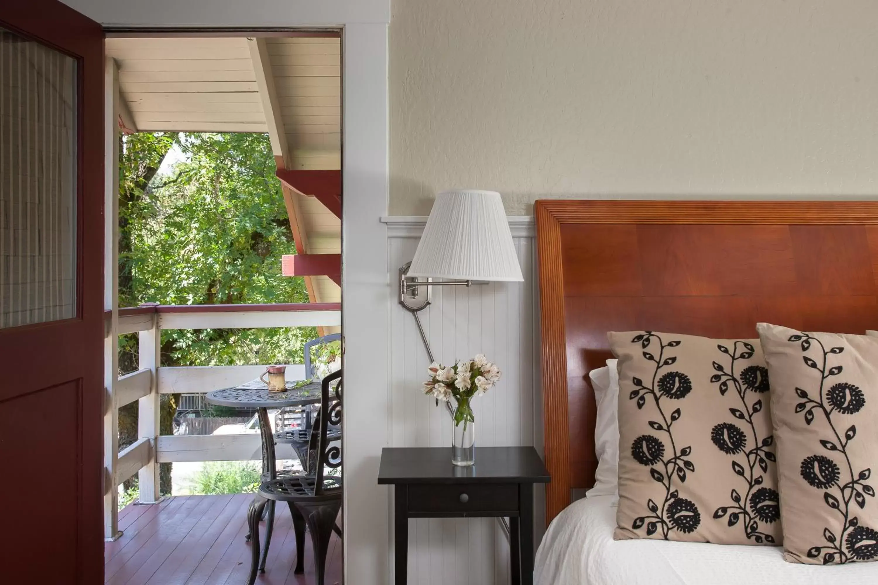 Bedroom, Bed in Craftsman Inn