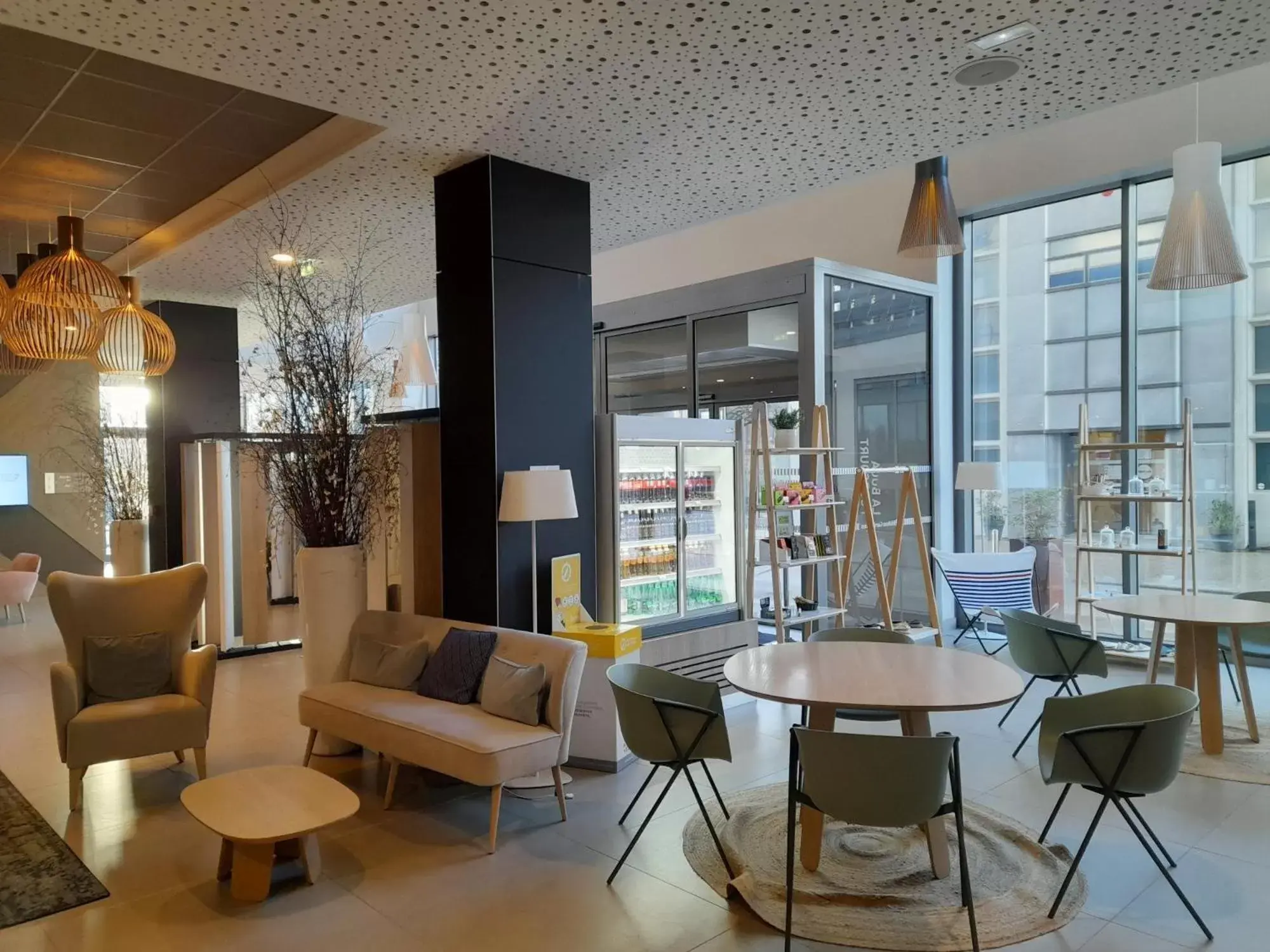 Lobby or reception, Lounge/Bar in Hilton Garden Inn Bordeaux Centre