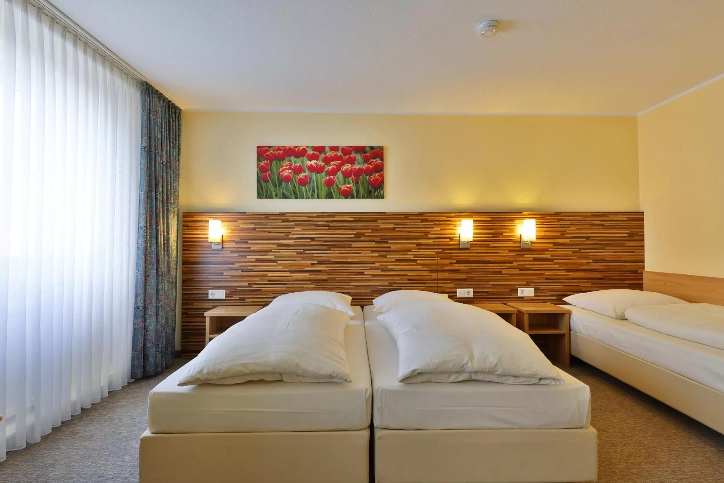 Photo of the whole room, Bed in City Partner Central-Hotel Wuppertal