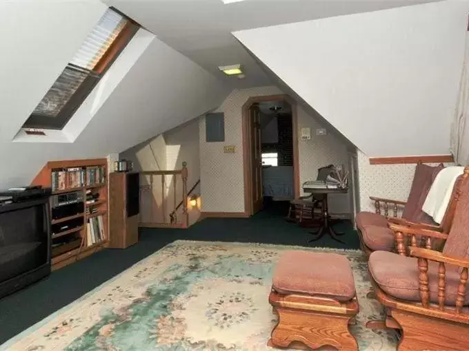 Family Suite in Victorian Loft Bed and Breakfast