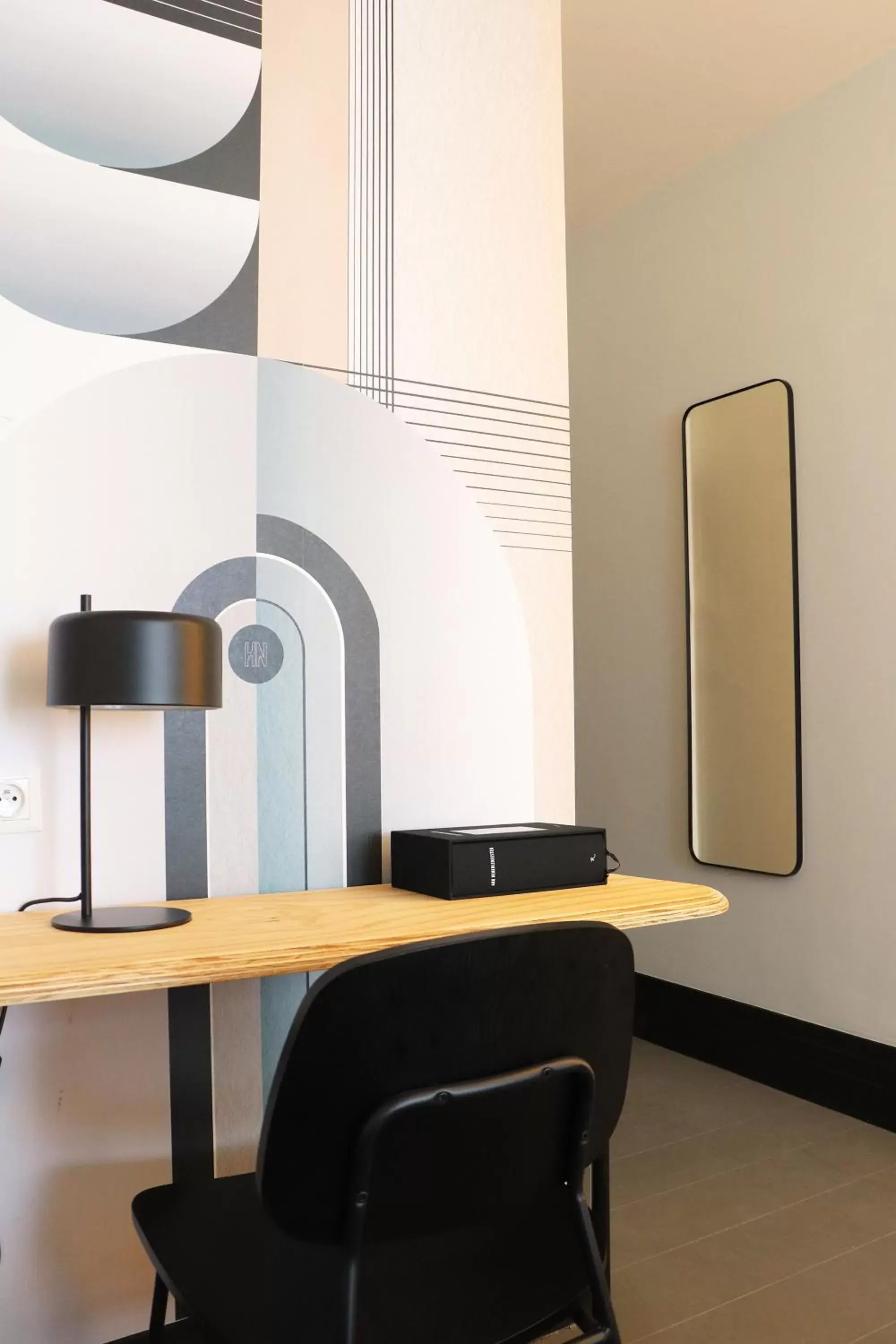 Basic Single Room in Hotel National Antwerp Basic Single Room in Hotel National Antwerp