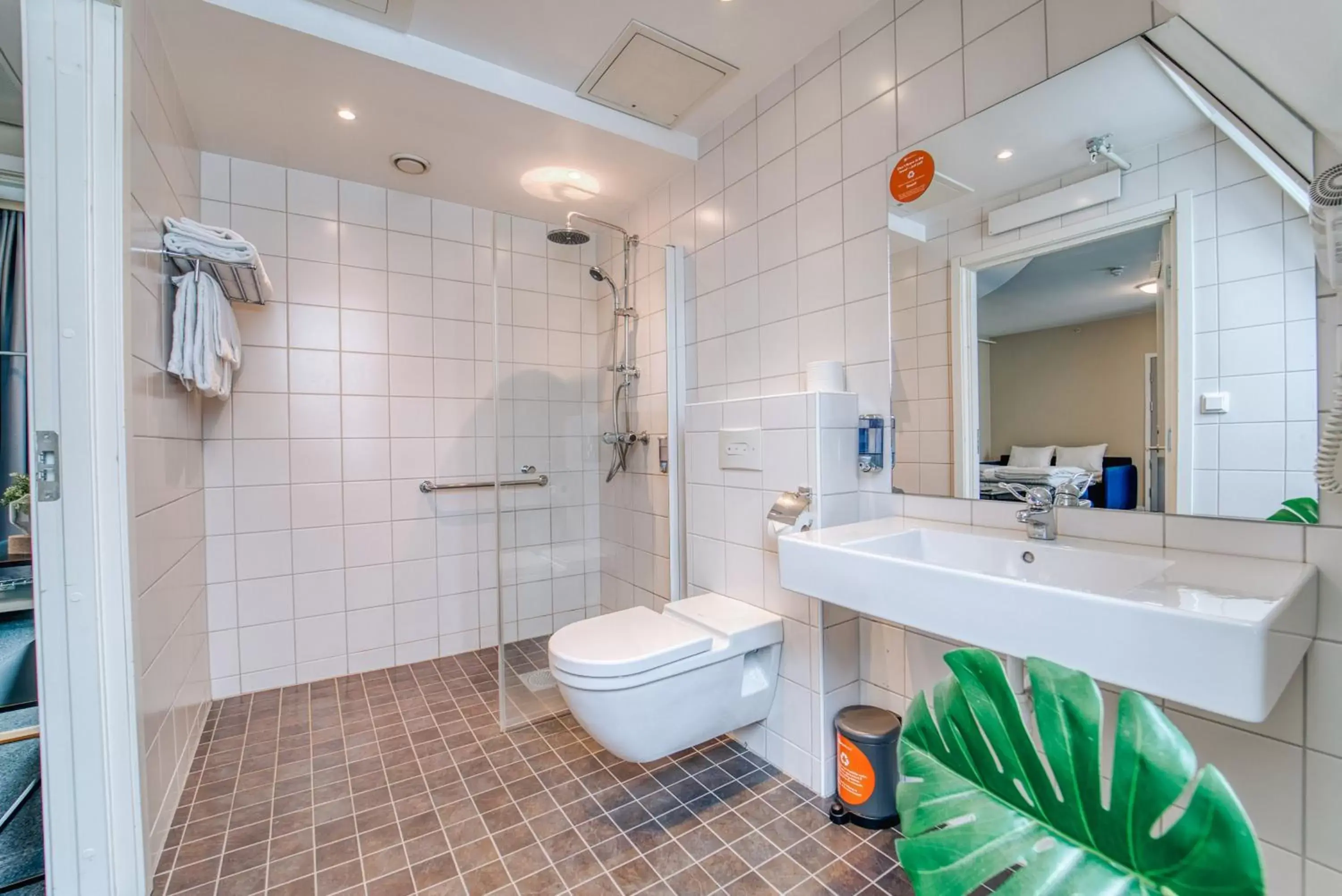 Shower, Bathroom in Smarthotel Oslo