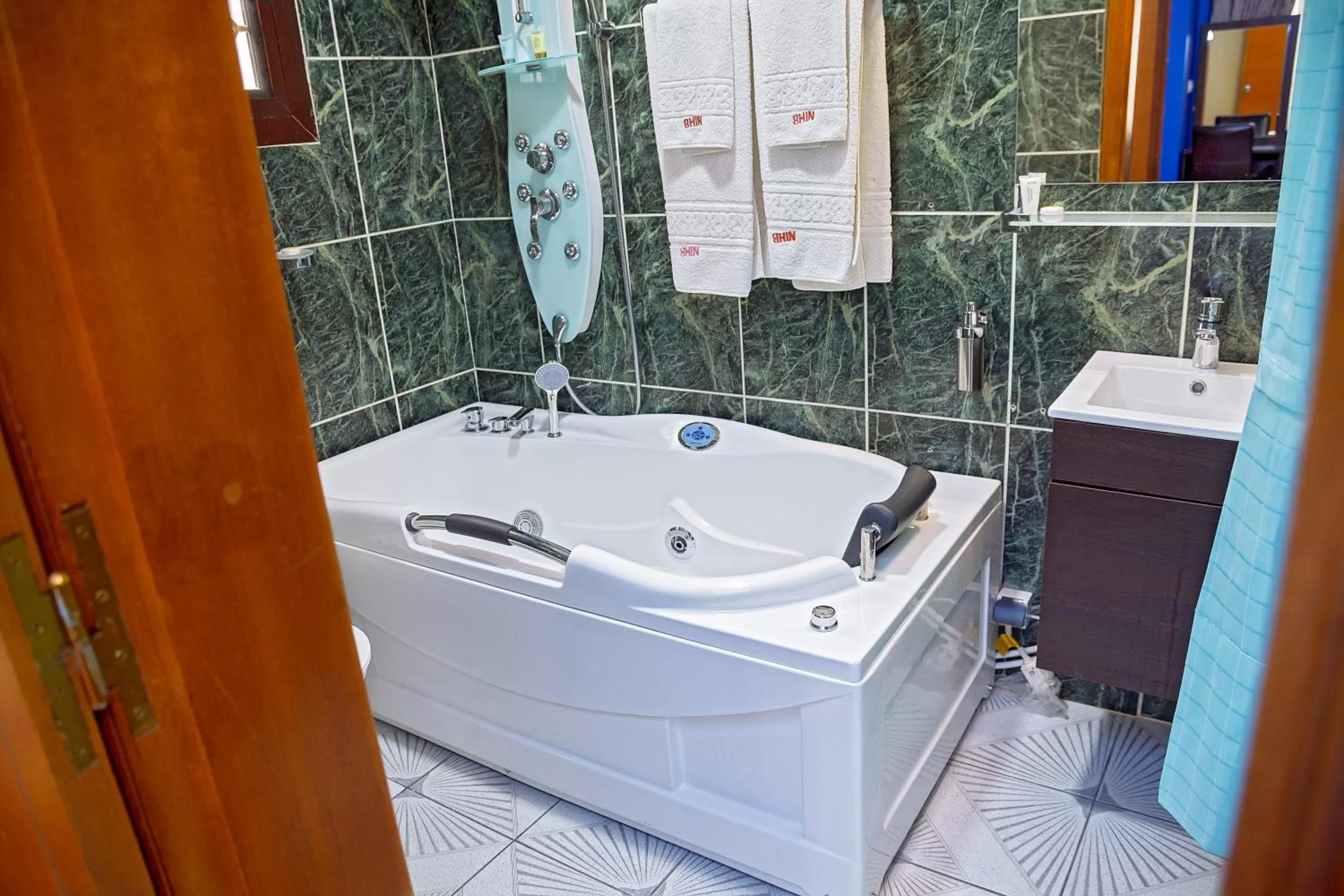 NOUBOU INTERNATIONAL HOTEL BONAPRISO