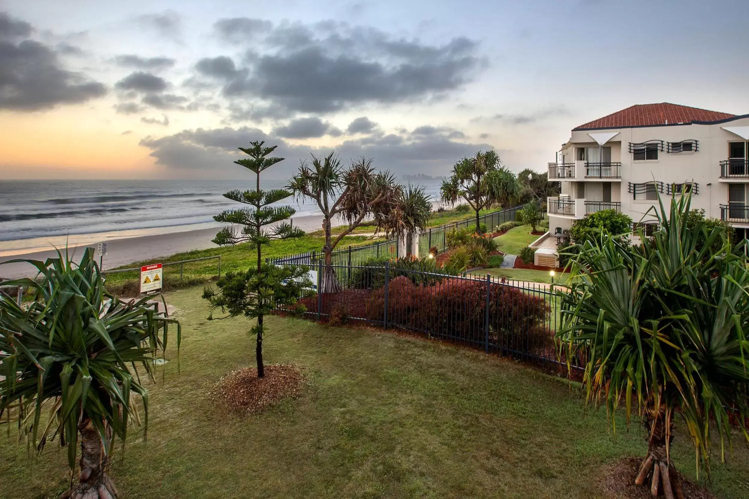 Beach in Golden Riviera Absolute Beachfront Resort