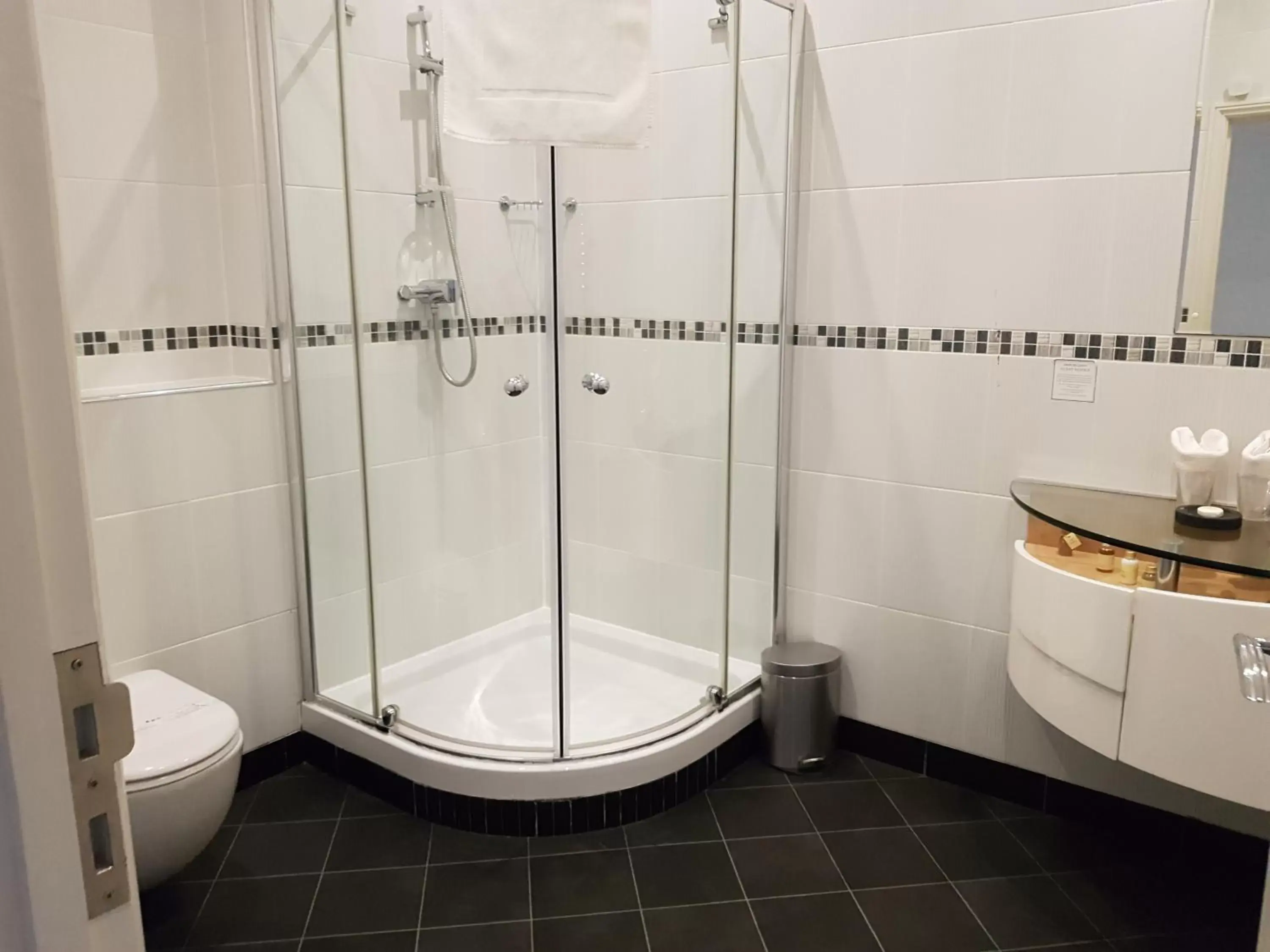 Shower, Bathroom in St Giles House Hotel