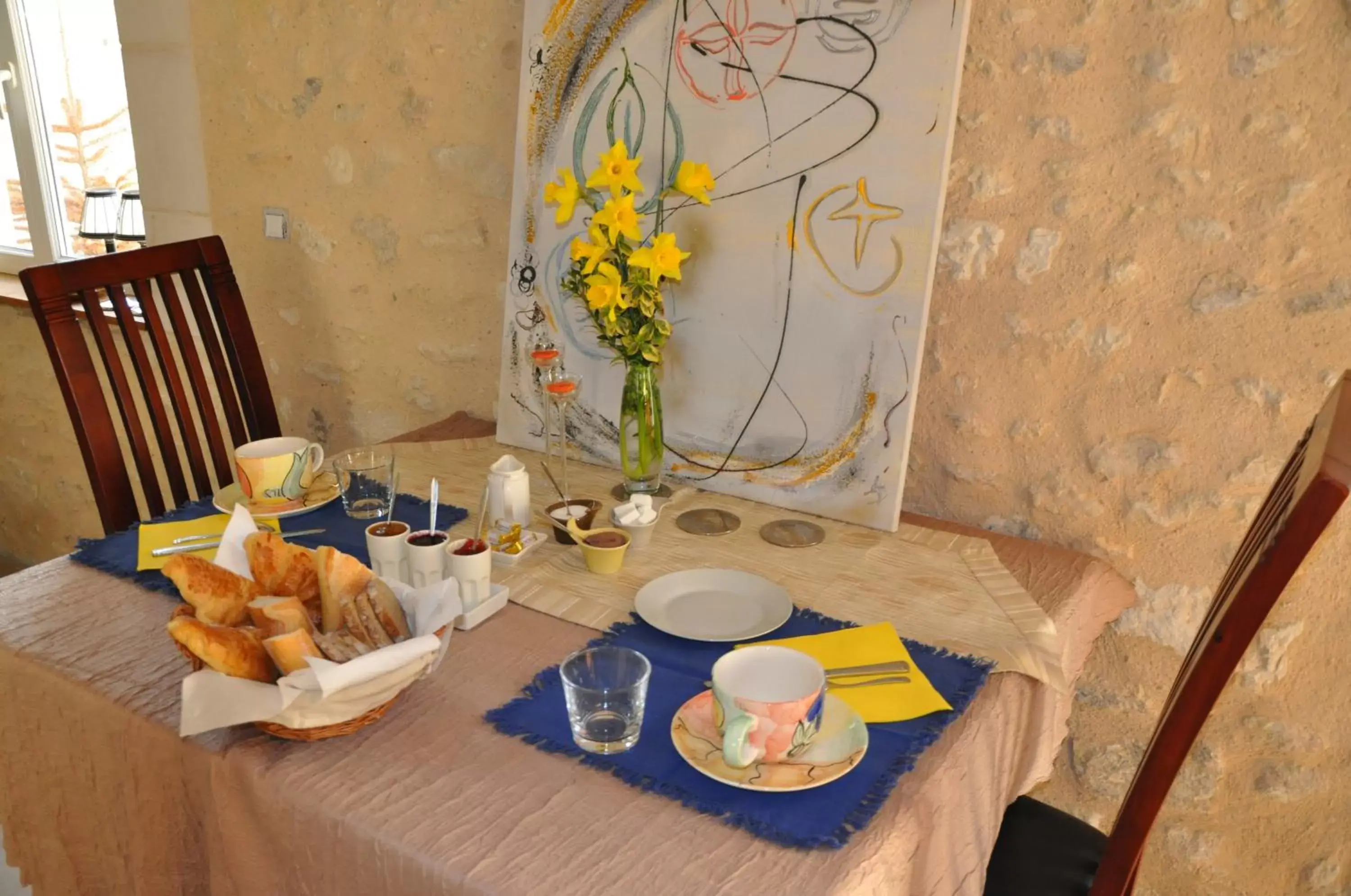 Living room, Restaurant/Places to Eat in Les Pierres D'aurèle Chambres d'Hôtes