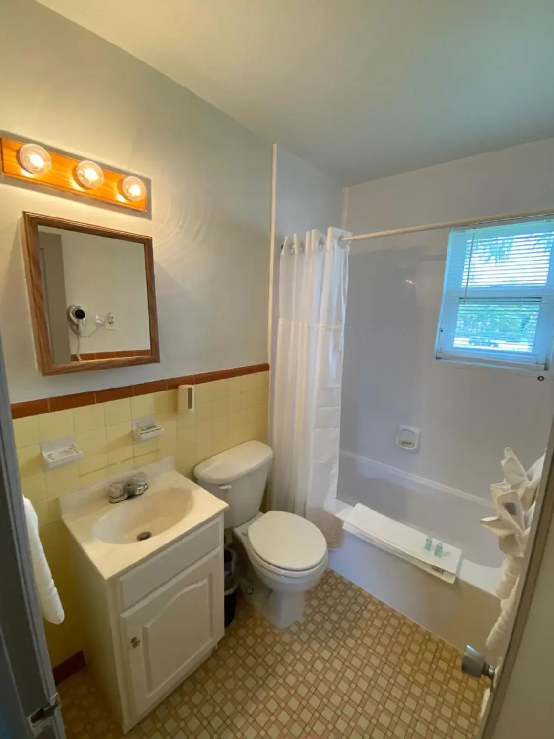 Bathroom in Rolo Beach Hotel