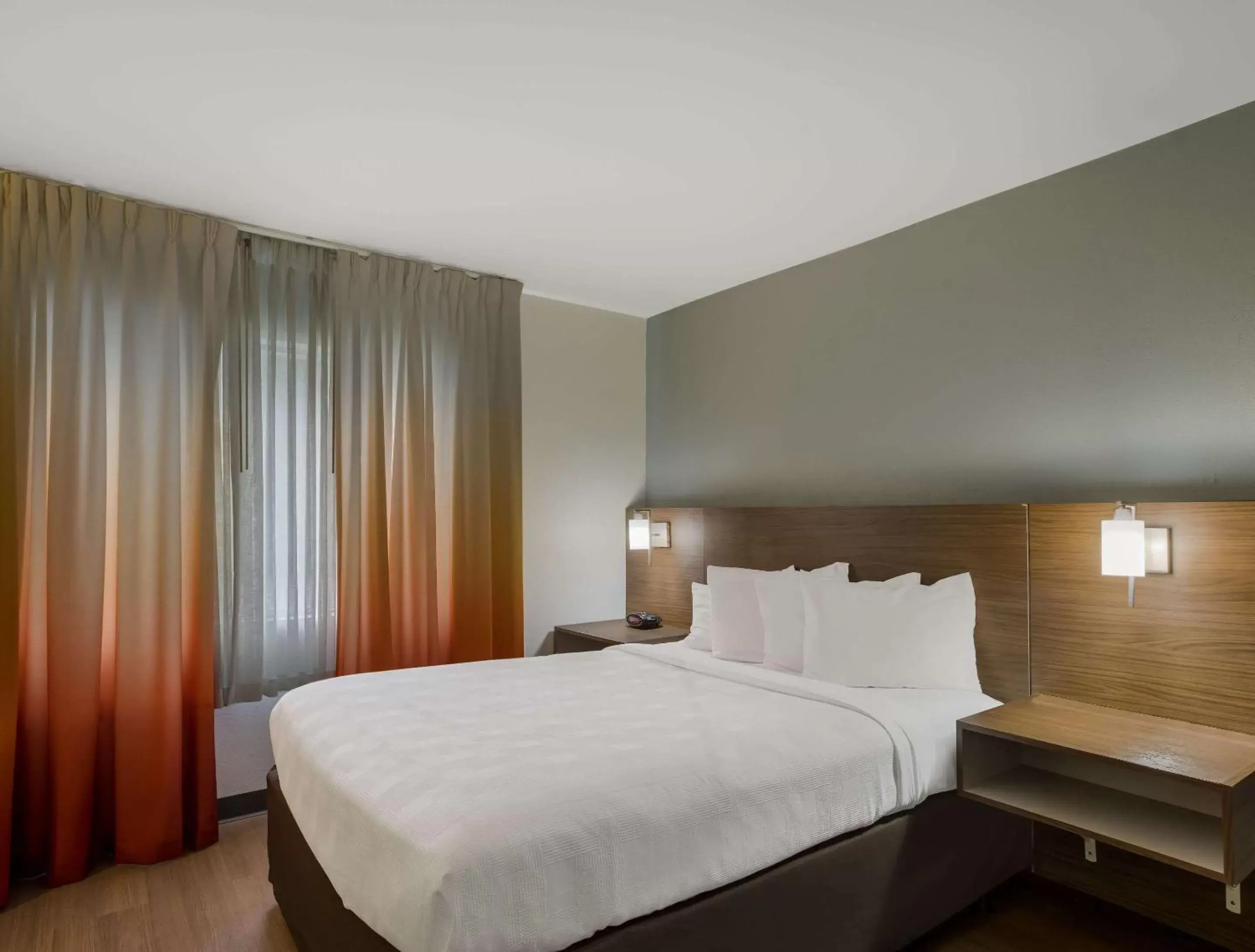 Bedroom, Bed in MainStay Suites Savannah Midtown Bedroom, Bed in MainStay Suites Savannah Midtown