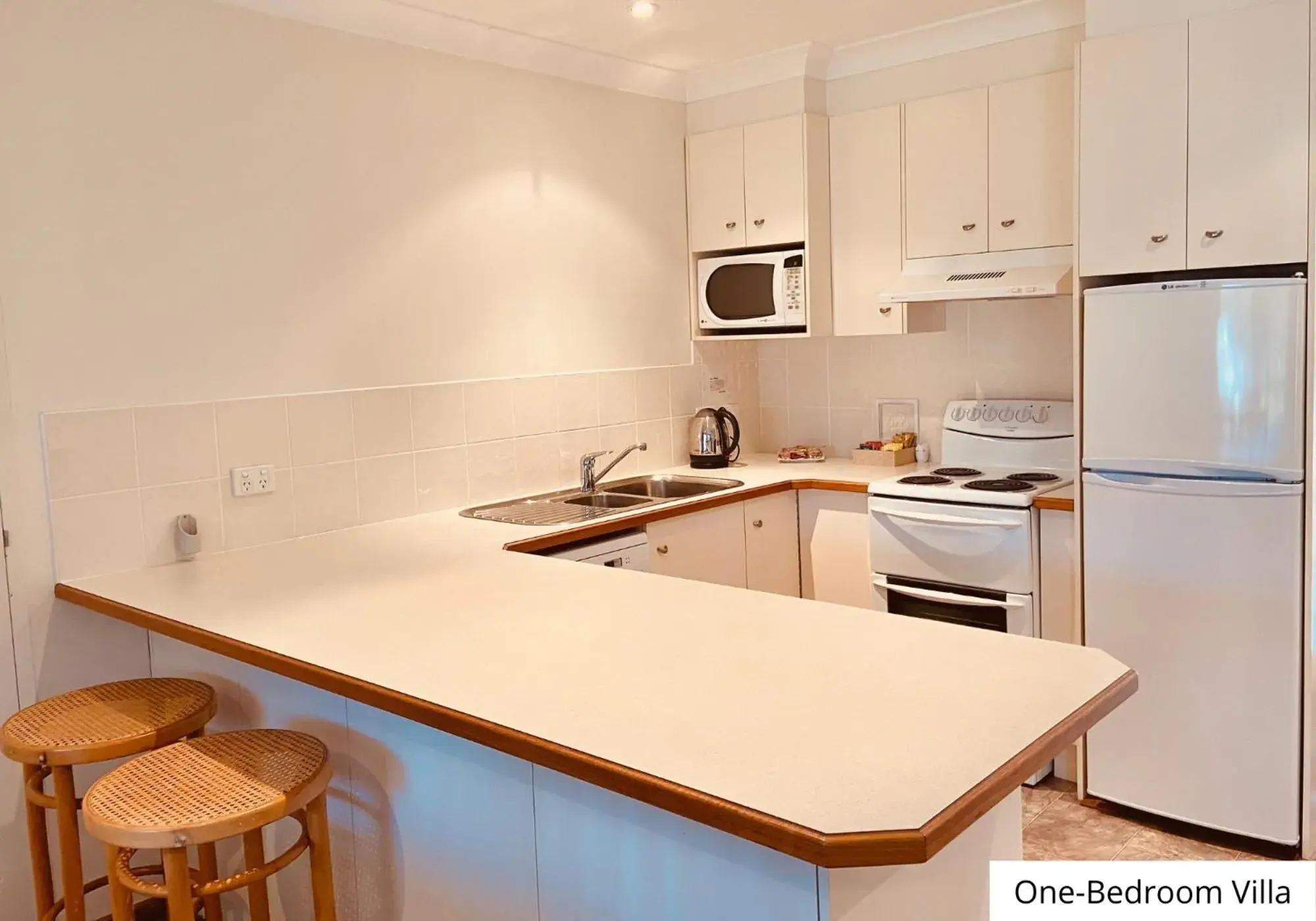 Kitchen or kitchenette, Kitchen/Kitchenette in Pokolbin Village Estate