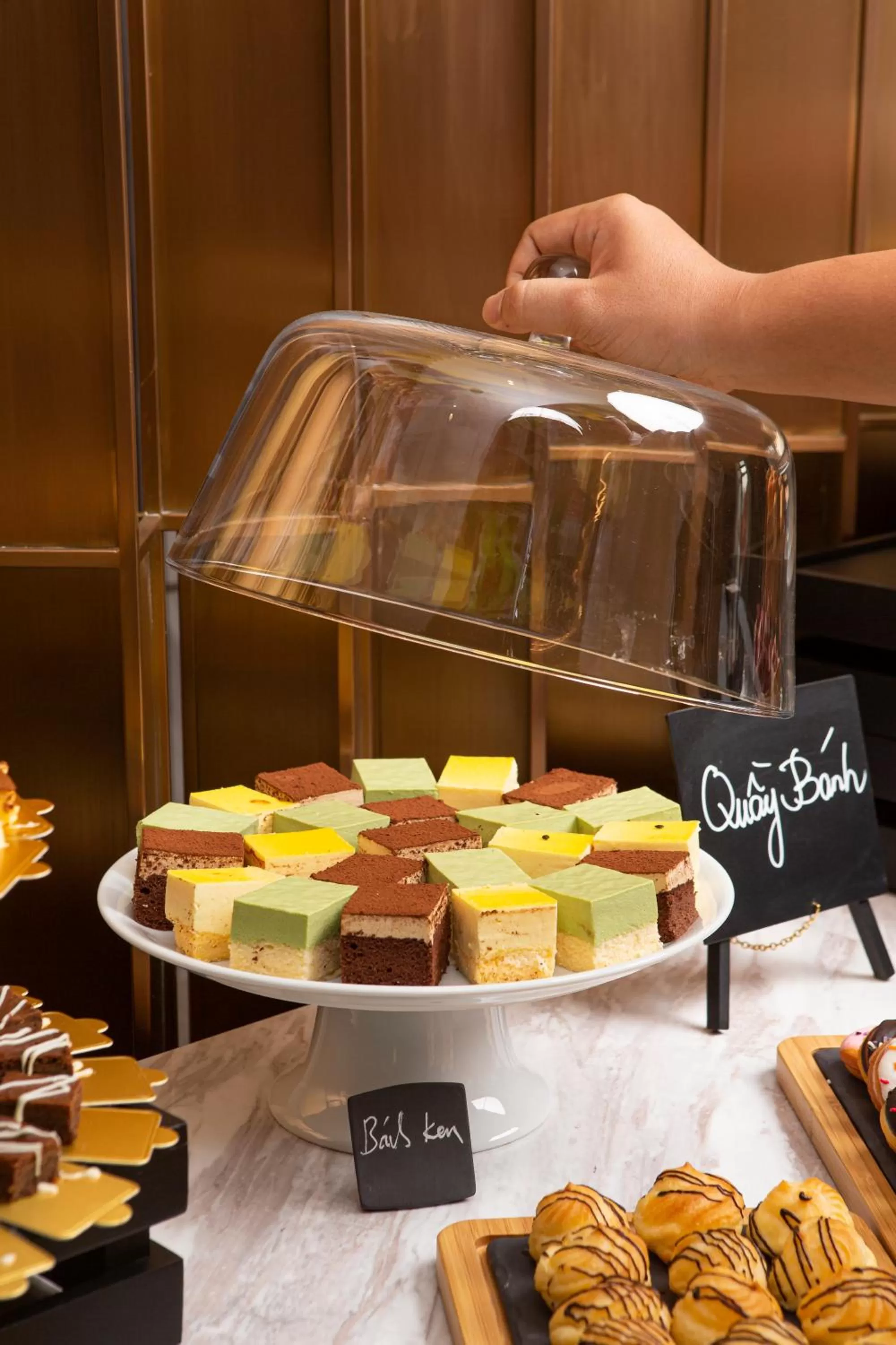 Restaurant/places to eat in D'Lecia Ha Long Hotel