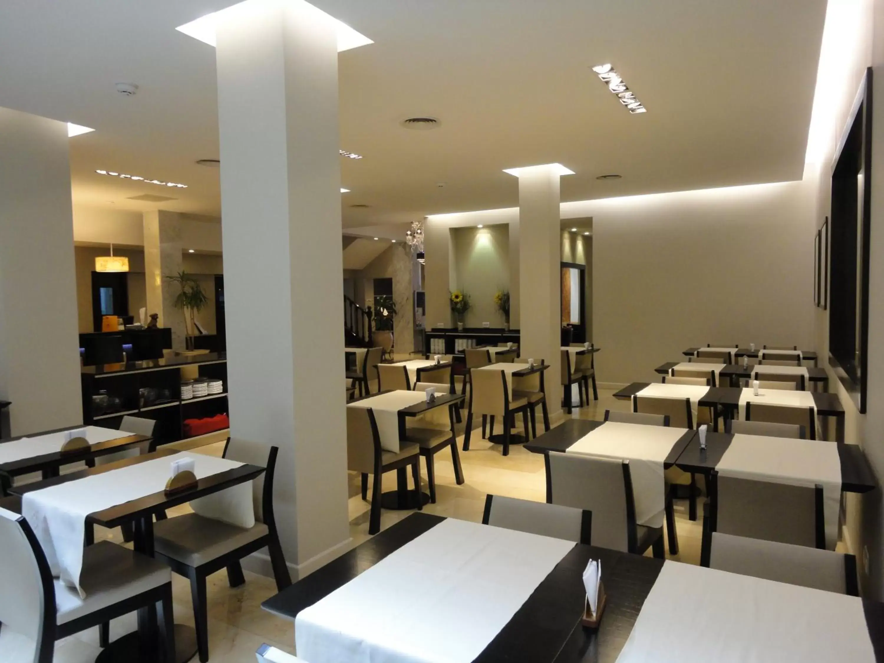 Restaurant/places to eat in Hotel Napoleón Restaurant/places to eat in Hotel Napoleón