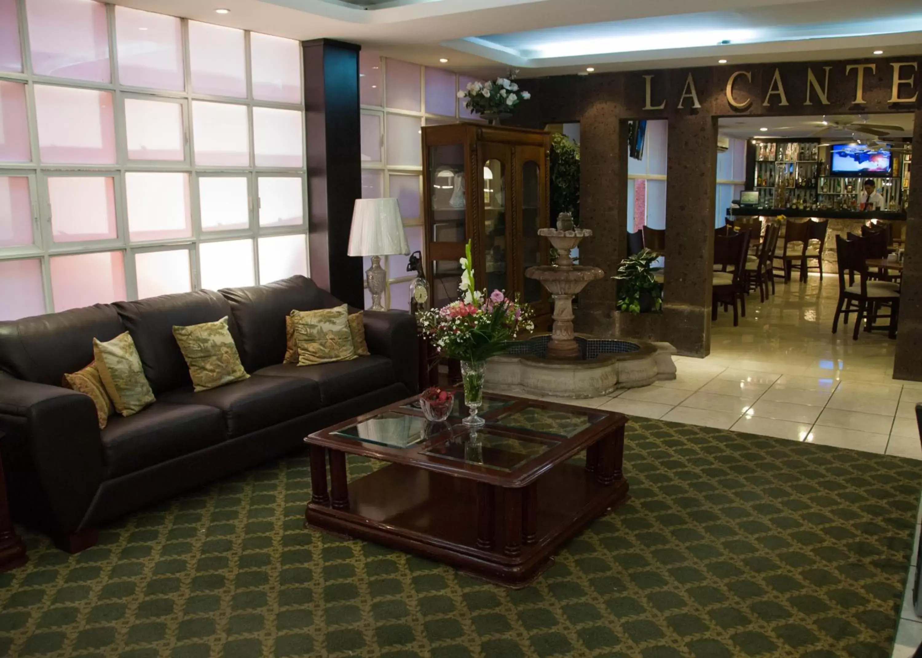 Lobby or reception, Lounge/Bar in Hotel Rincon Real Suites