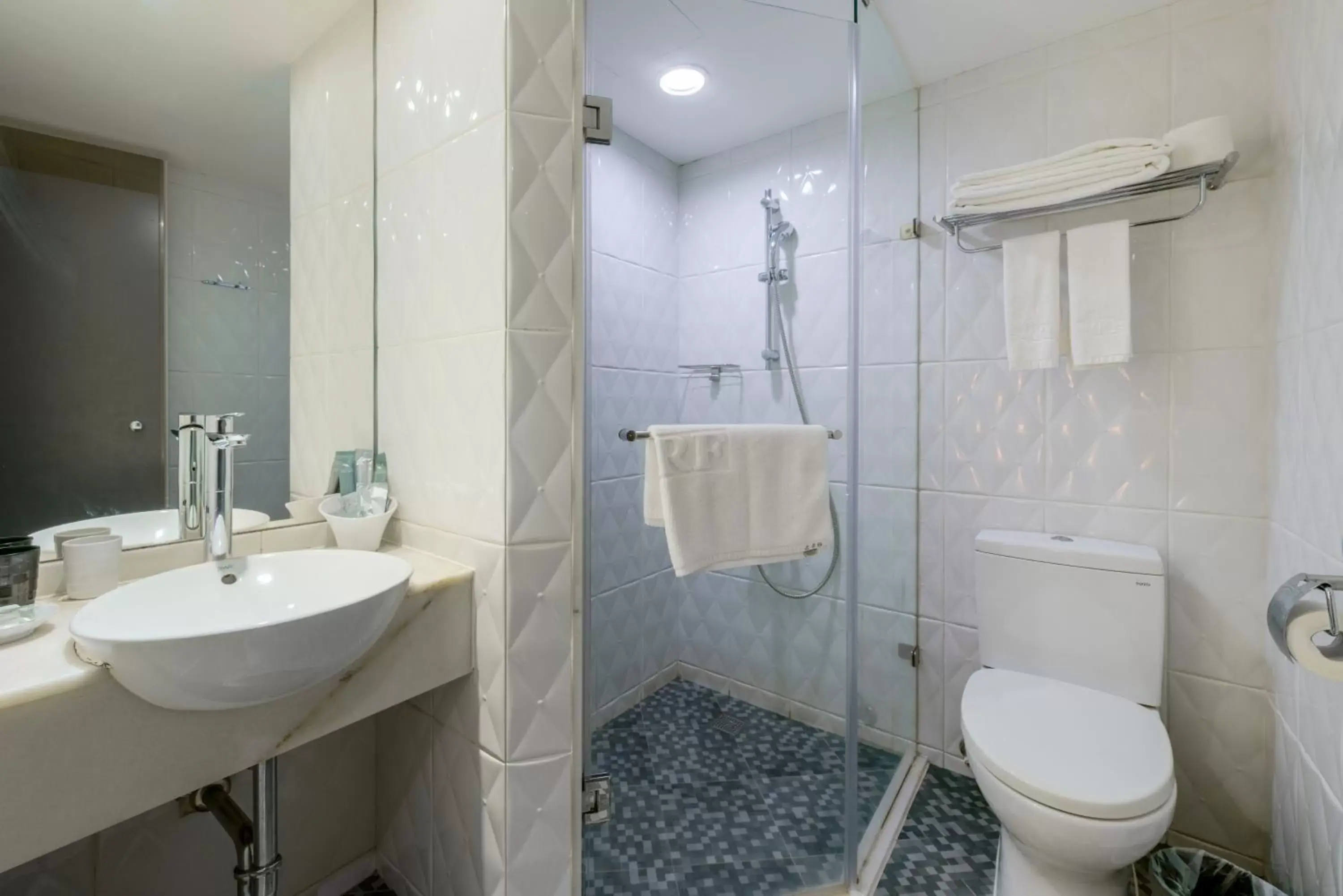 Bathroom in RF Hotel - Zhongxiao
