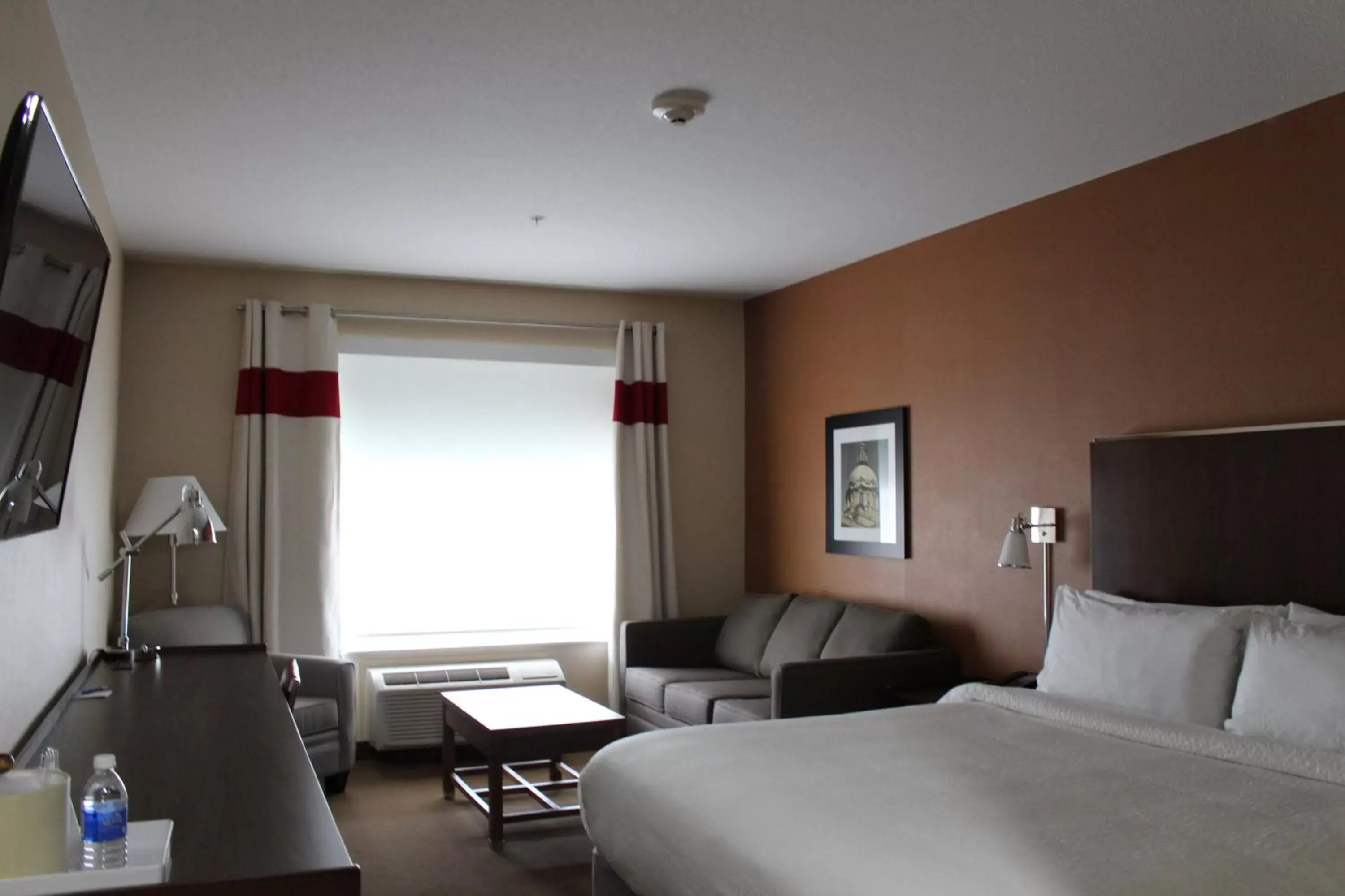 Photo of the whole room in Four Points by Sheraton Edmonton West