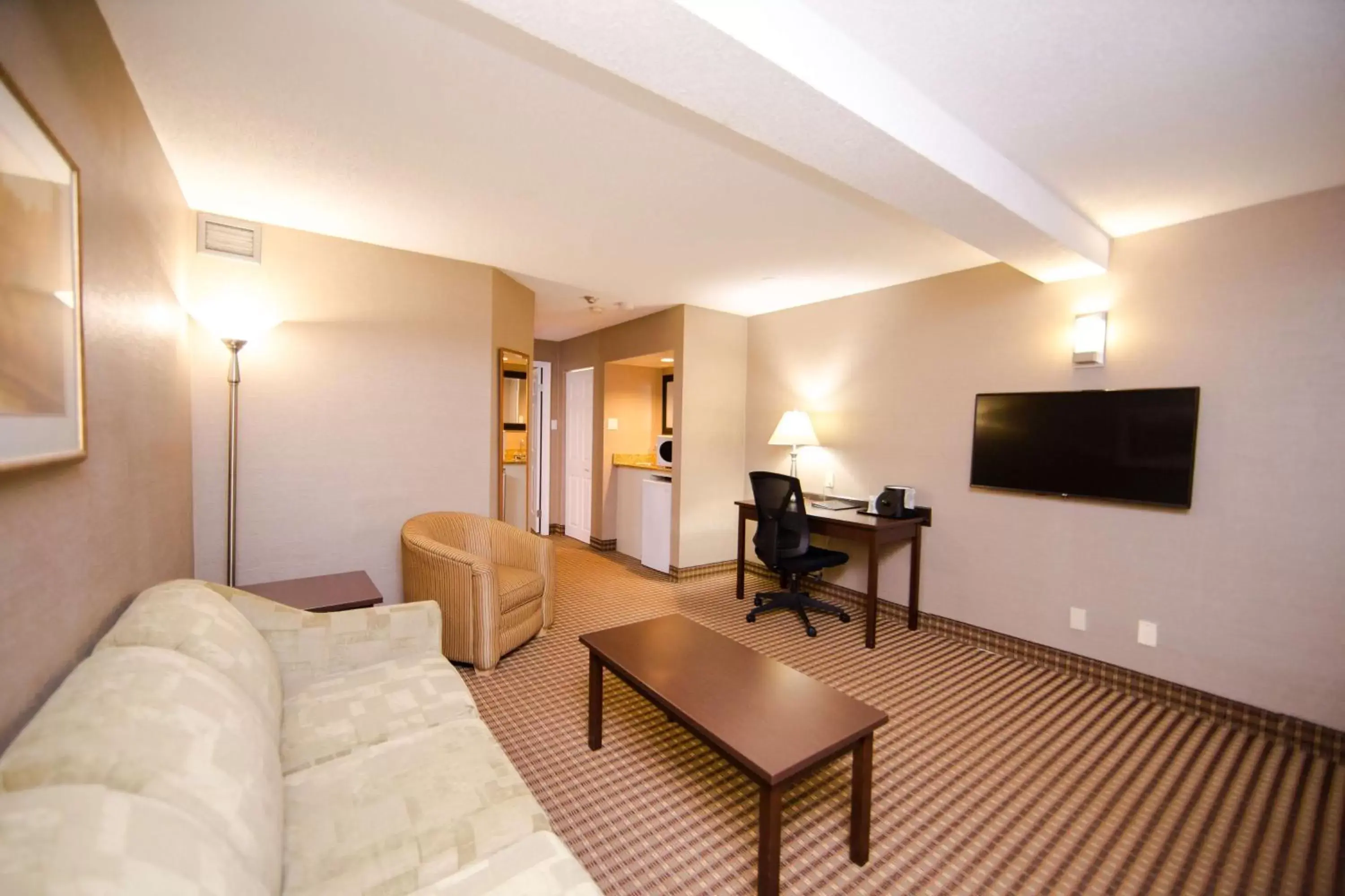 Photo of the whole room, Seating Area in Best Western Plus Ottawa Kanata Hotel and Conference Centre