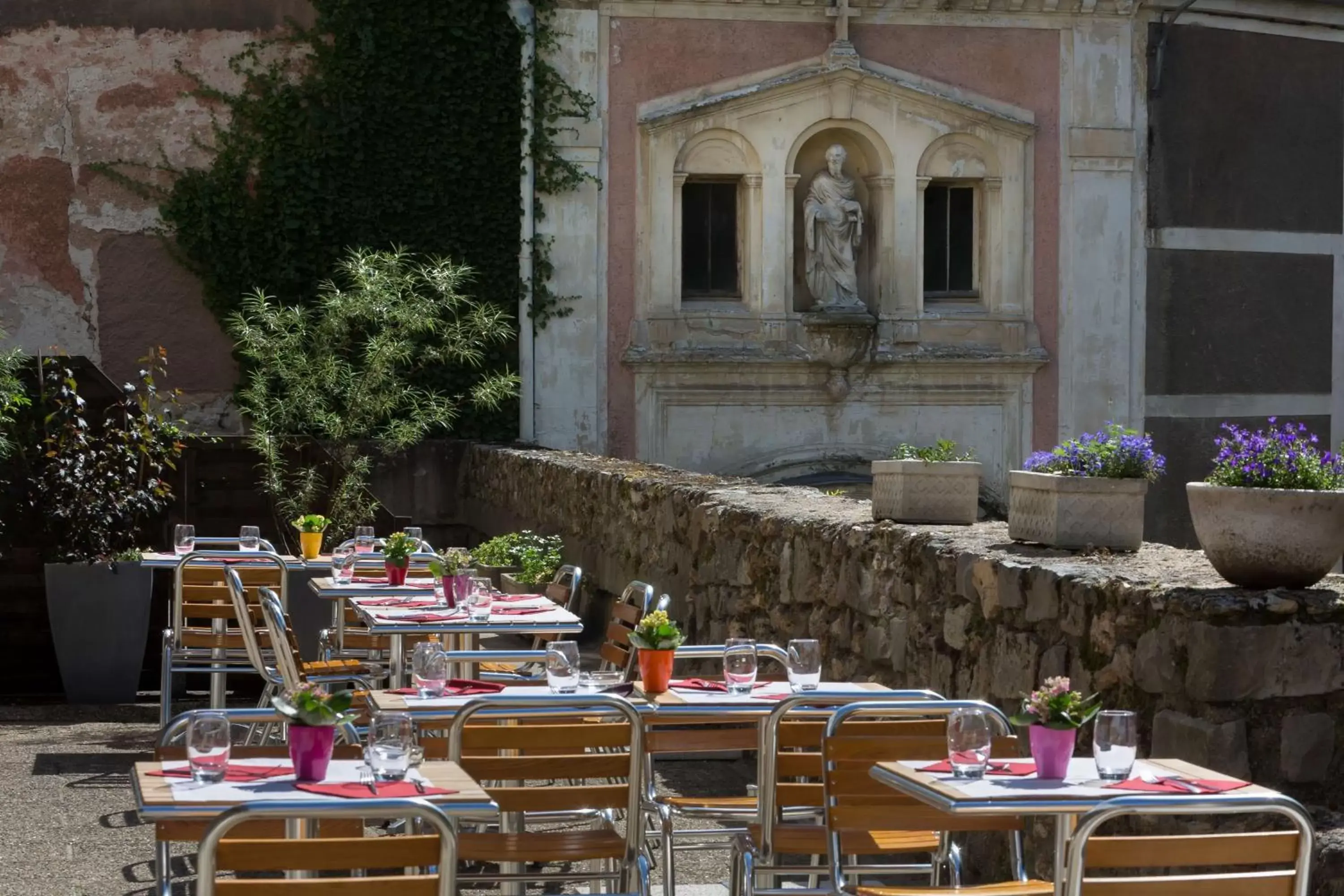 On site, Restaurant/Places to Eat in Best Western Blanche De Castille Dourdan