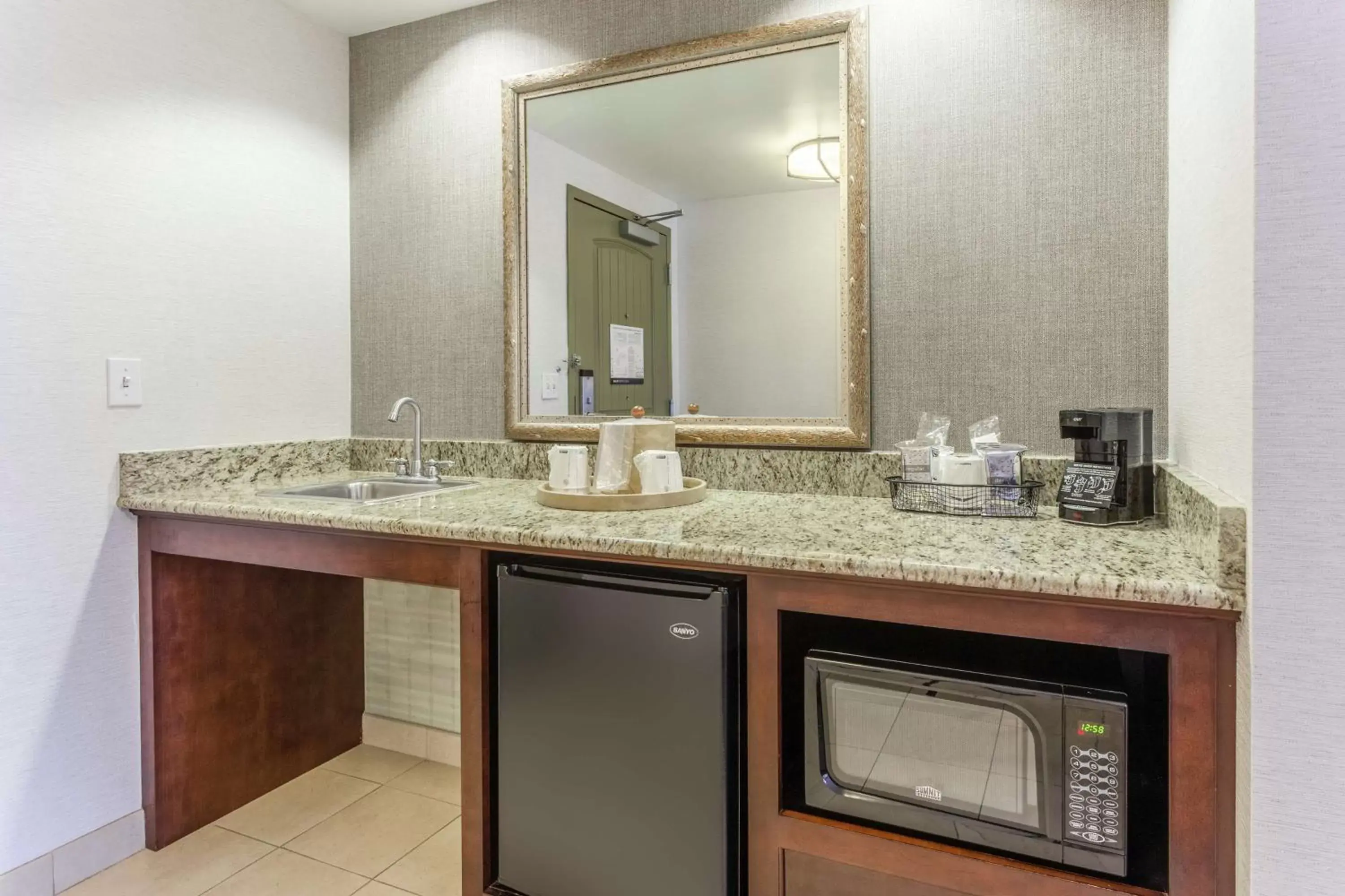 Photo of the whole room, Bathroom in Hampton Inn & Suites Saratoga Springs Downtown