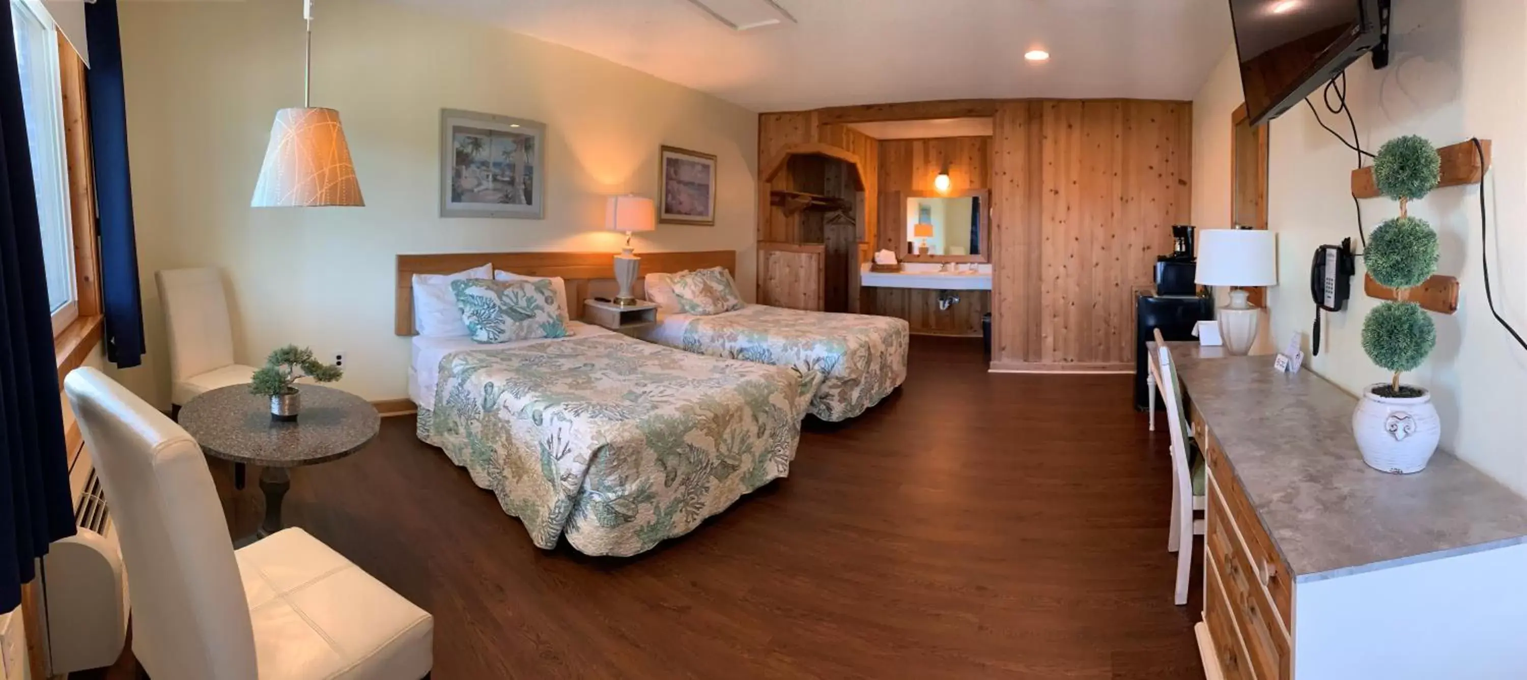 Bedroom in Cape Pines Motel