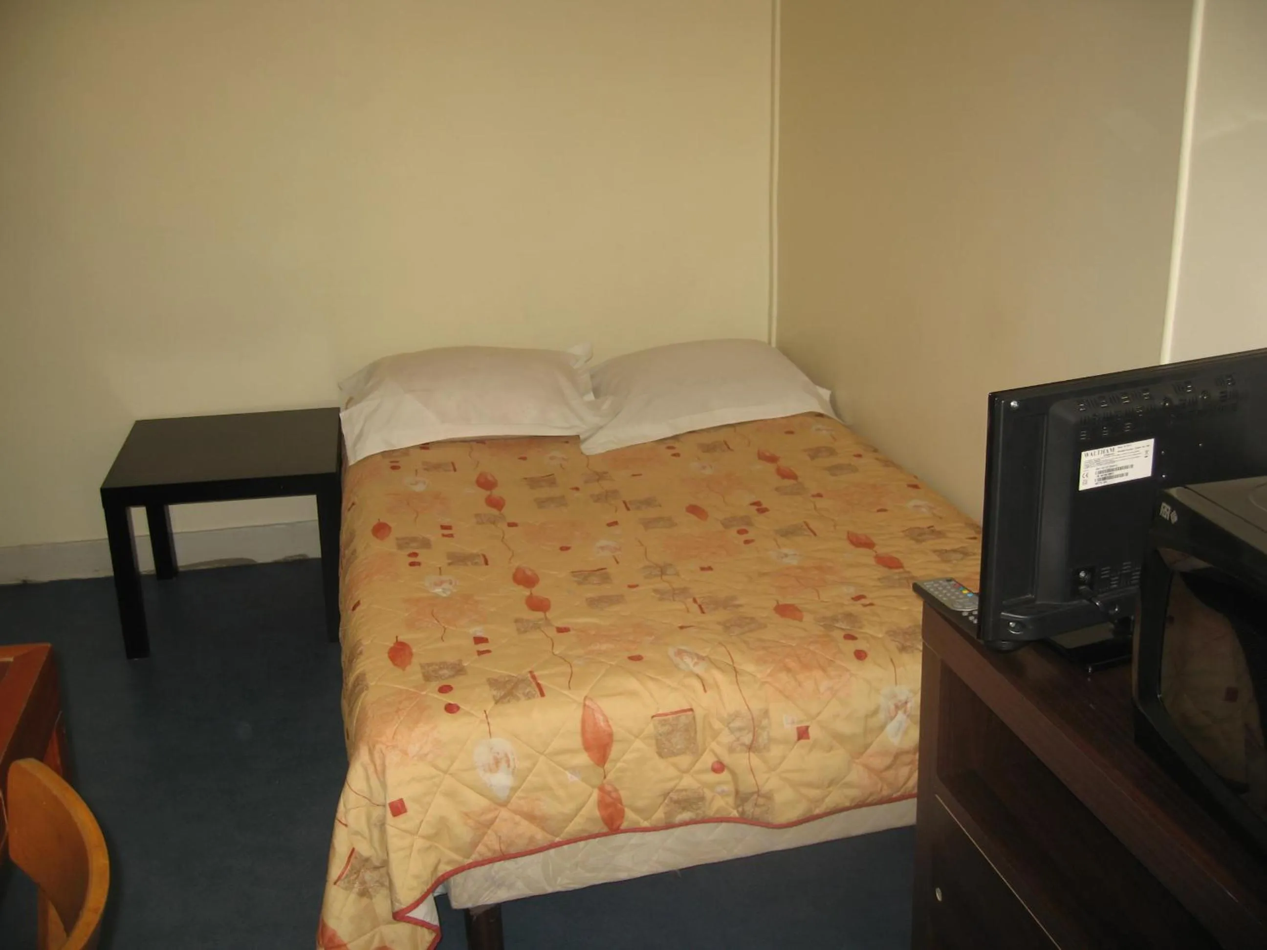 Photo of the whole room in Au Royal Mad