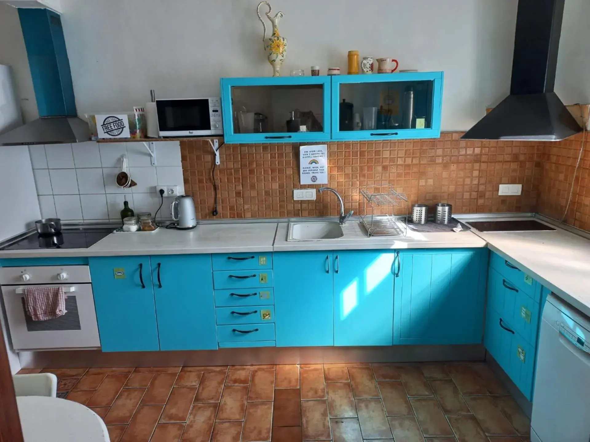 kitchen, Kitchen/Kitchenette in Puerto Nest Hostel
