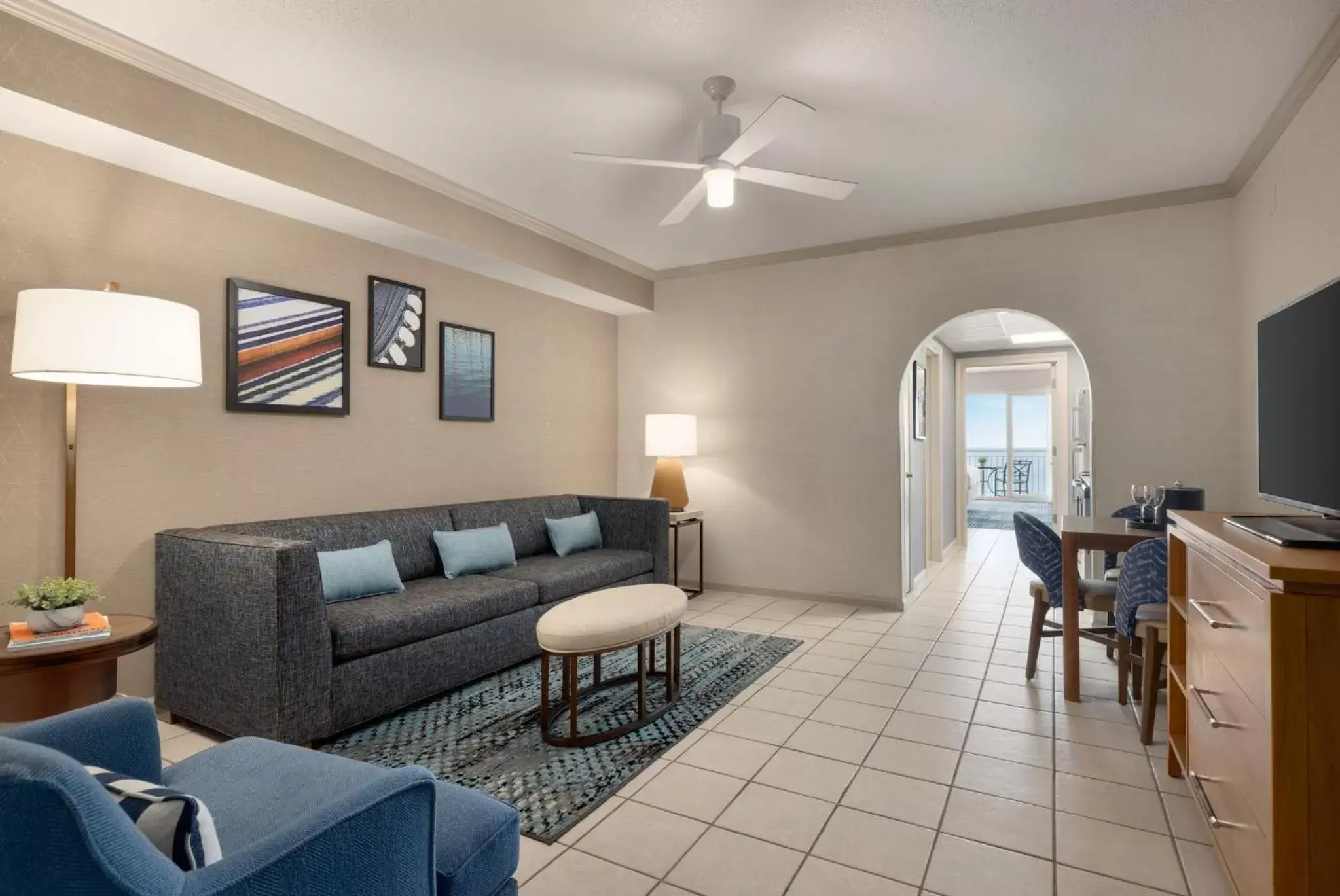 Photo of the whole room, Seating Area in Holiday Inn & Suites Ocean City, an IHG Hotel