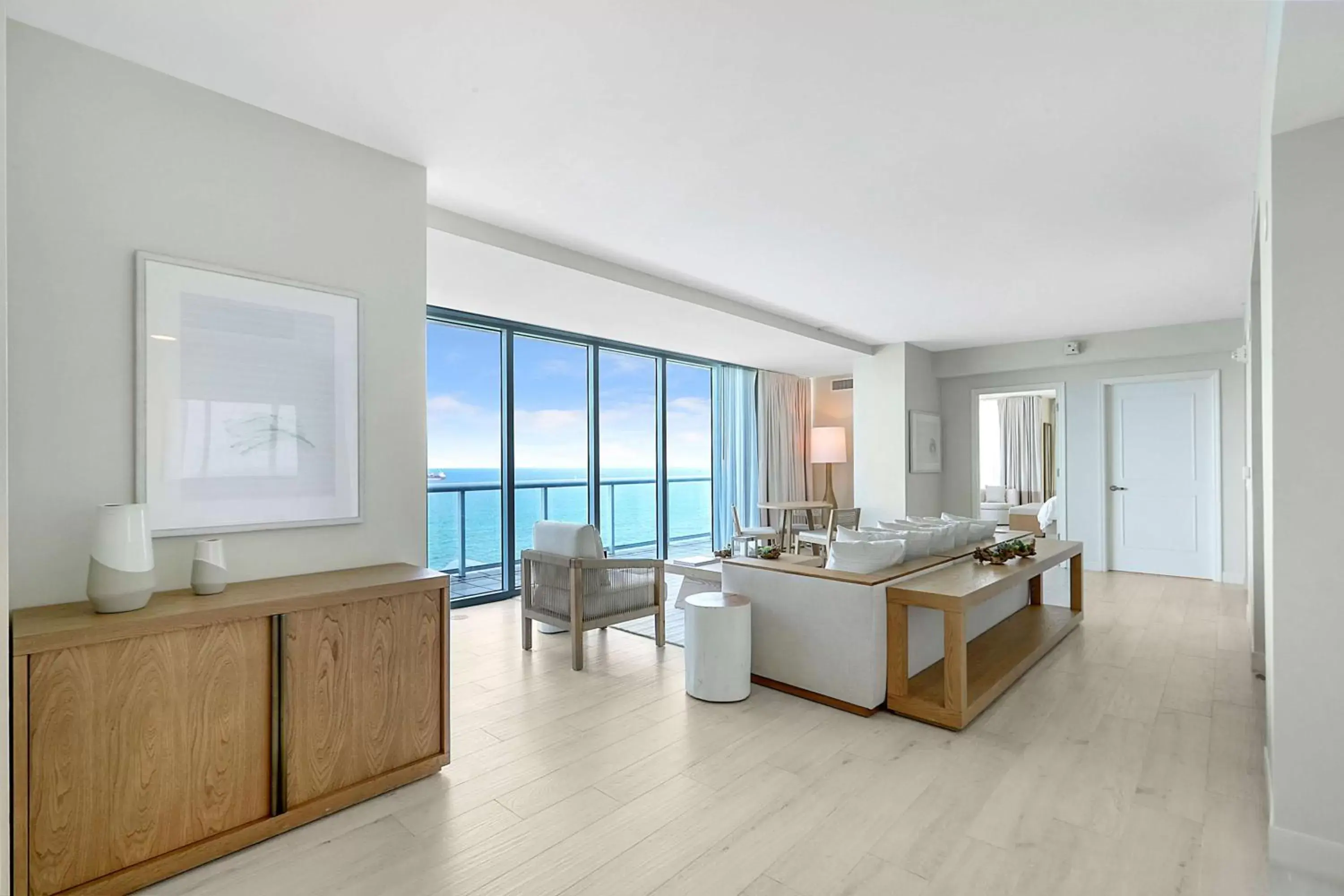 Living room in Hilton Fort Lauderdale Beach Resort