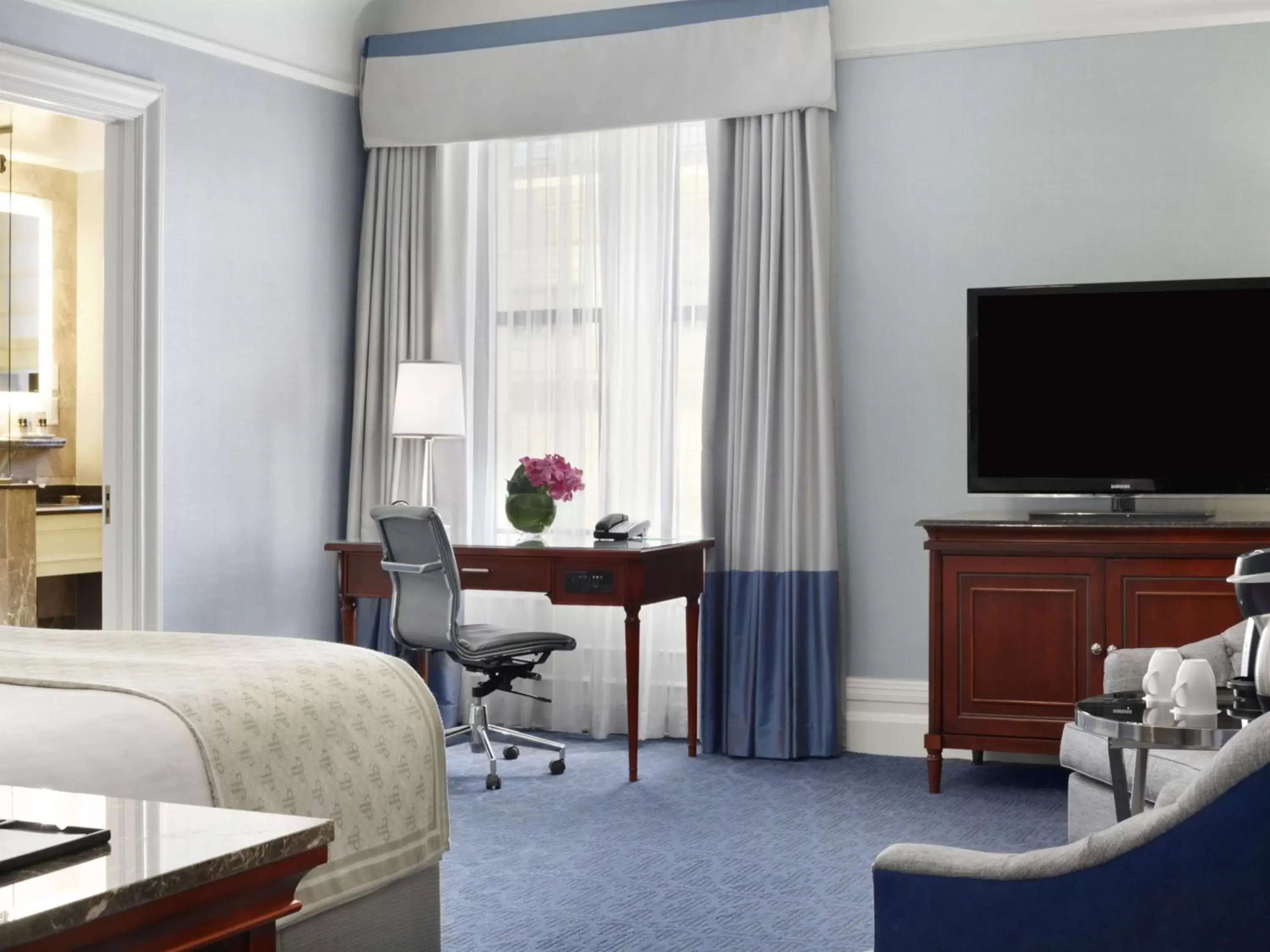 Bedroom, TV/Entertainment Center in Fairmont Copley Plaza