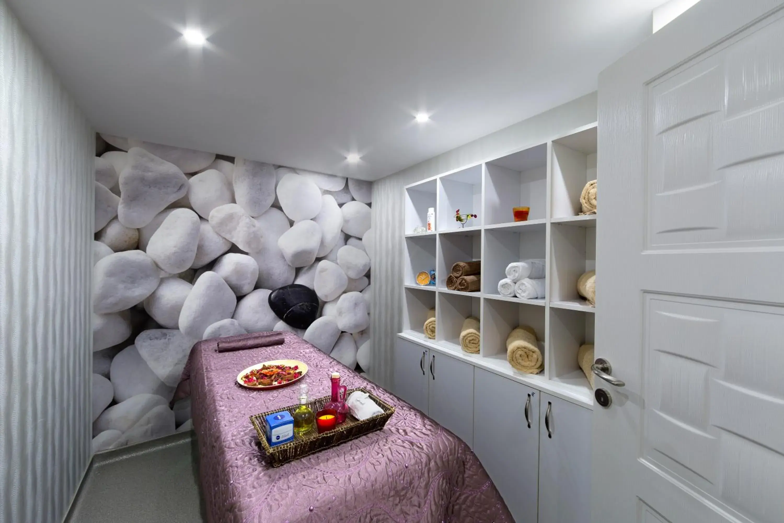 Spa and wellness centre/facilities, Bed in Regard Hotel Spa and wellness centre/facilities, Bed in Regard Hotel