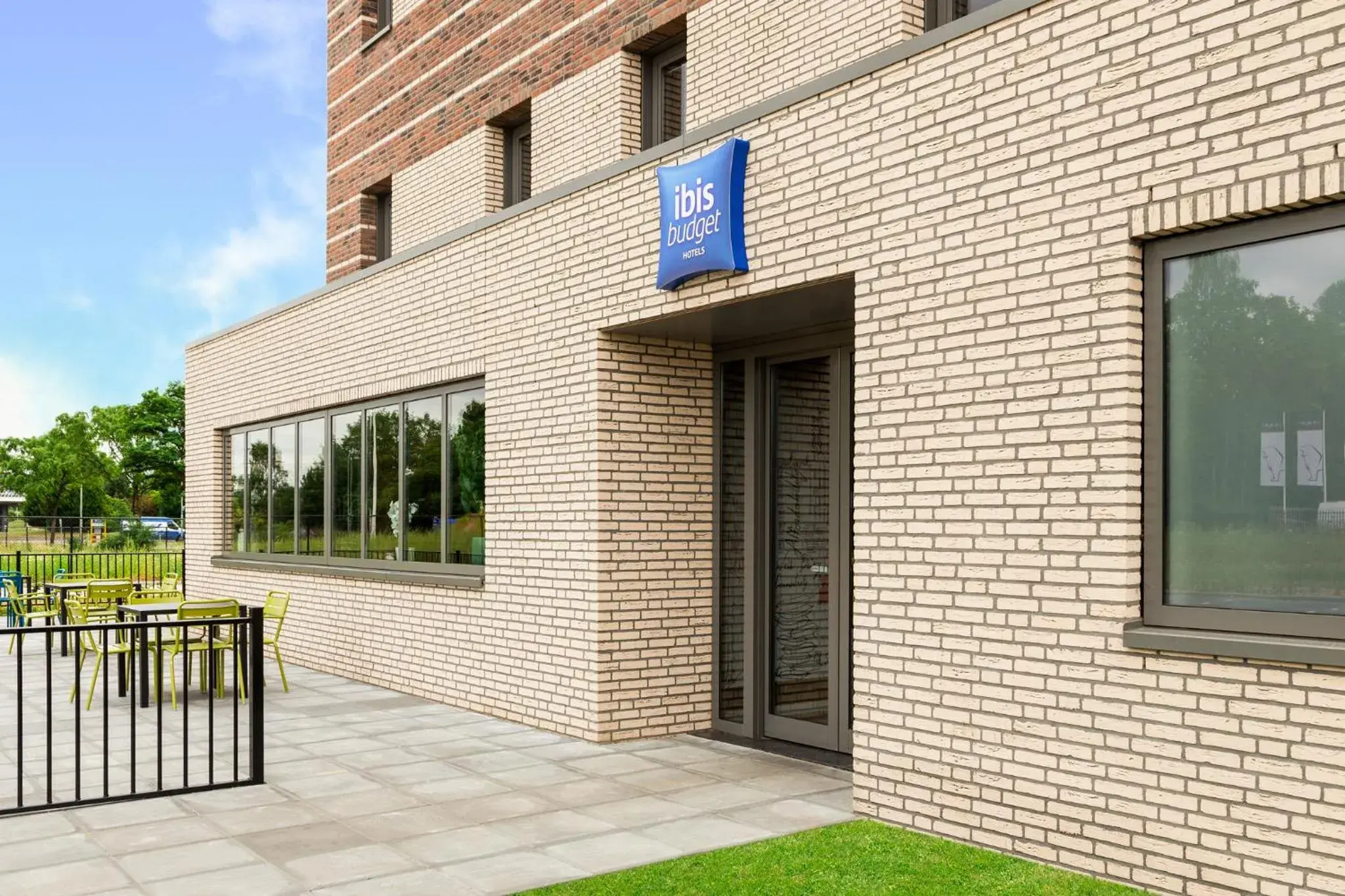 Facade/entrance in ibis budget Stein Maastricht Facade/entrance in ibis budget Stein Maastricht