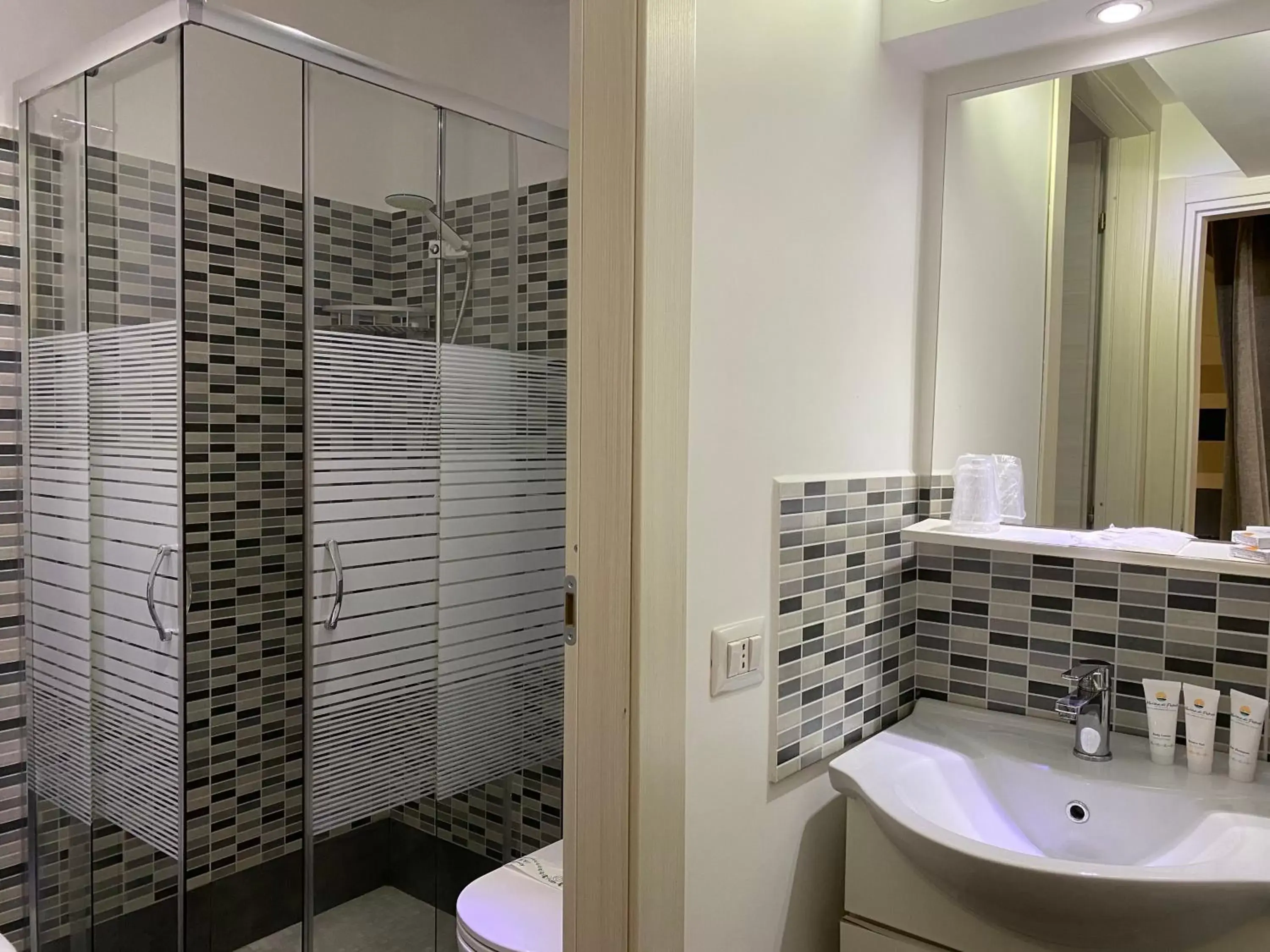 Shower, Bathroom in Marina di Petrolo Hotel & SPA